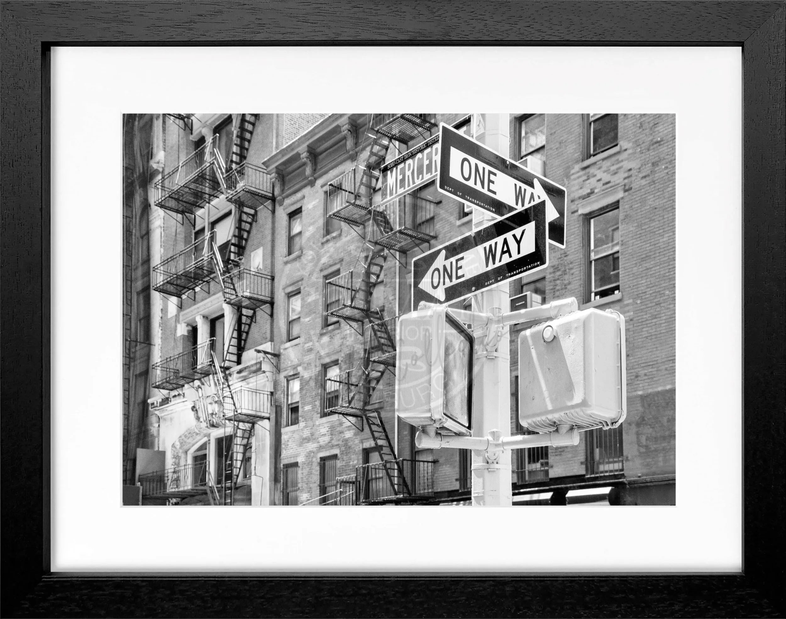 Schwarz-weiß Poster mit Rahmen, New York NY82 Motiv, 31cm x 25cm, von Cosman-Photocollection, Wanddekoration in schwarz