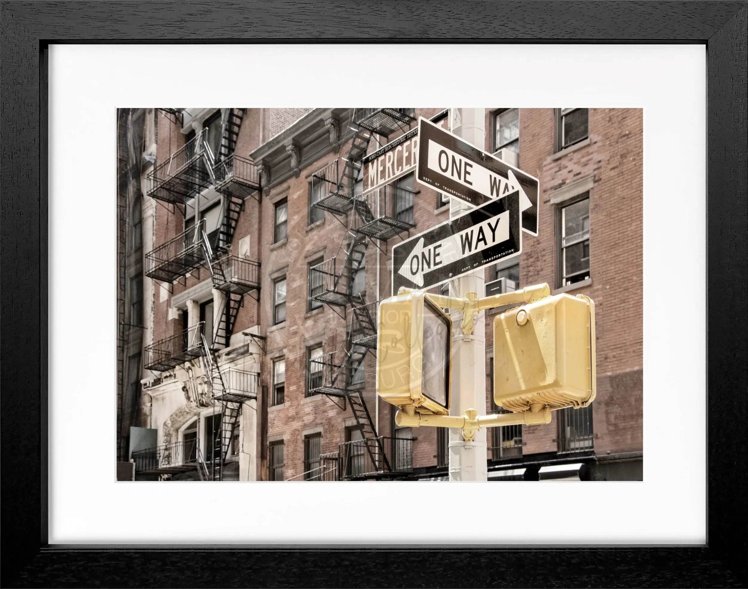 Schwarz-weiß Poster mit Rahmen von Cosman-Photocollection, New York NY82, 31cm x 25cm, urbanes Stadtmotiv