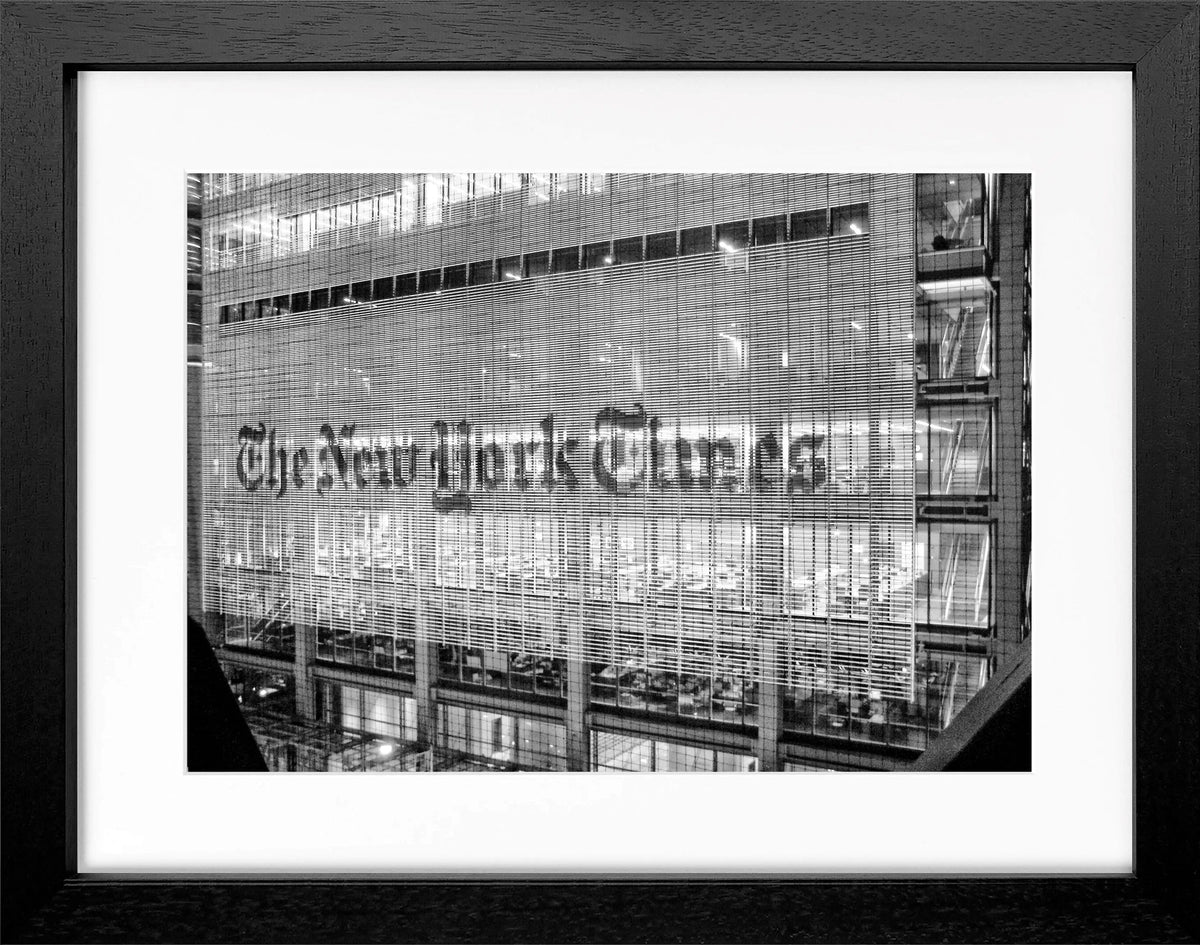 Schwarz-weiß Poster mit Rahmen von Cosman-Photocollection, New York Times NY98, 31x25 cm, urbanes Stadtmotiv