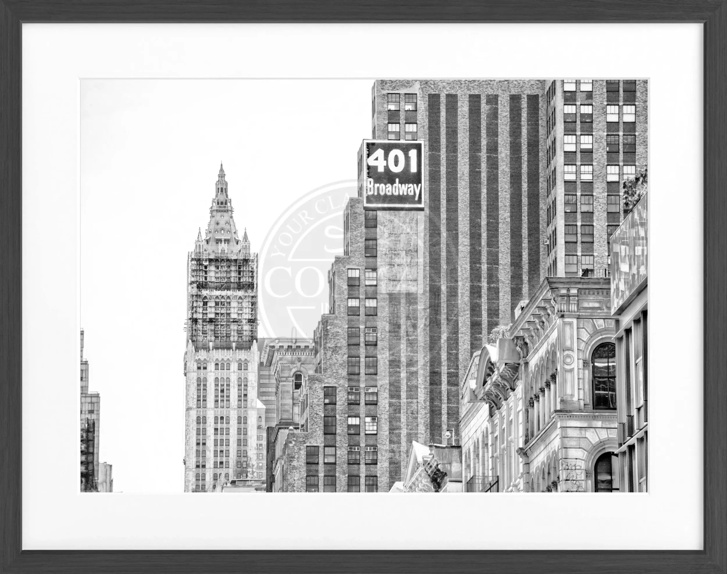 Schwarz-weiß Poster mit Rahmen von Cosman-Photocollection, zeigt das Woolworth Building in New York, 31x25cm, stilvoll und detailreich