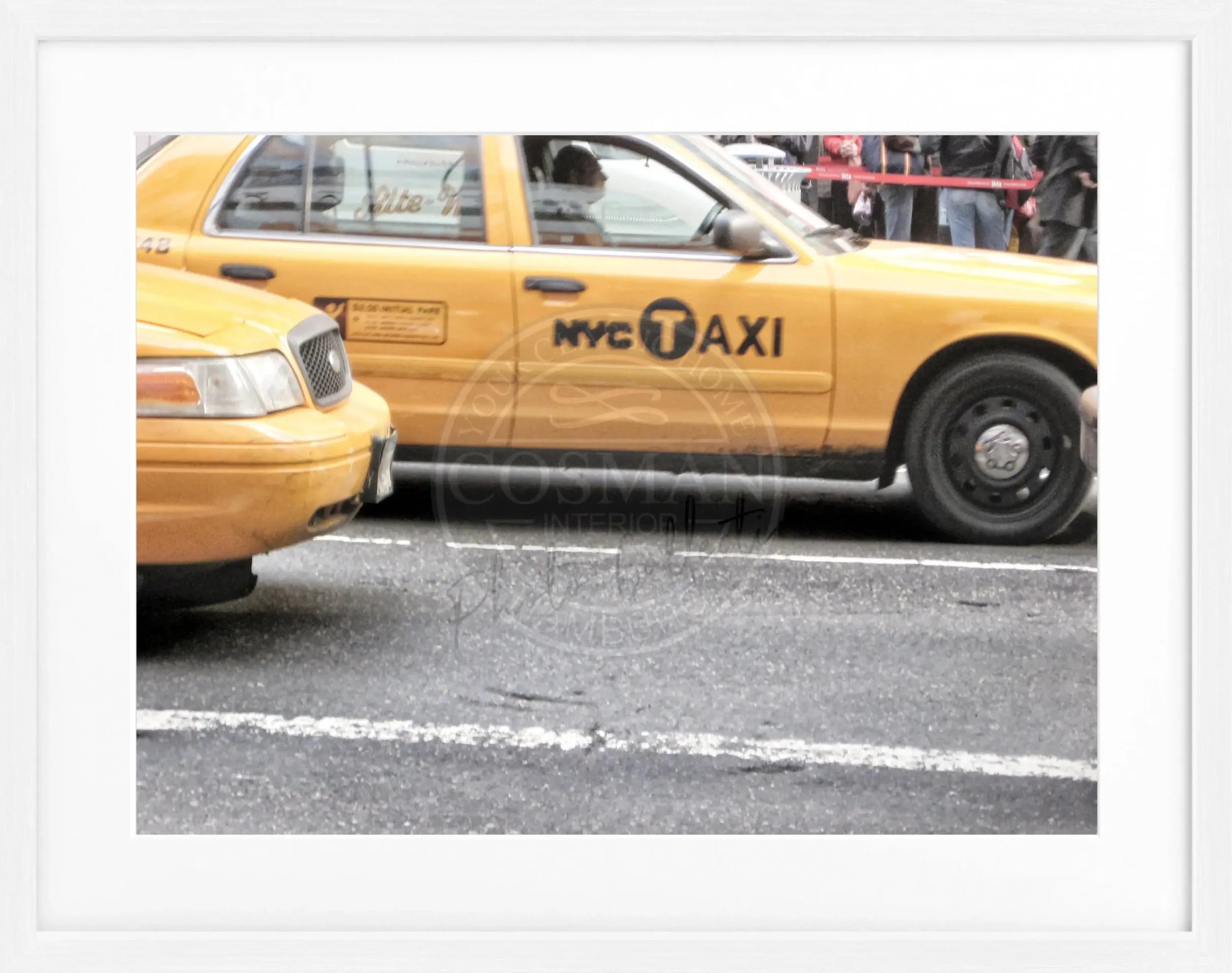 Schwarz-weiß Poster mit Rahmen von Cosman-Photocollection, Motiv New York mit gelbem Cap, 31x25 cm, urbanes Stadtbild