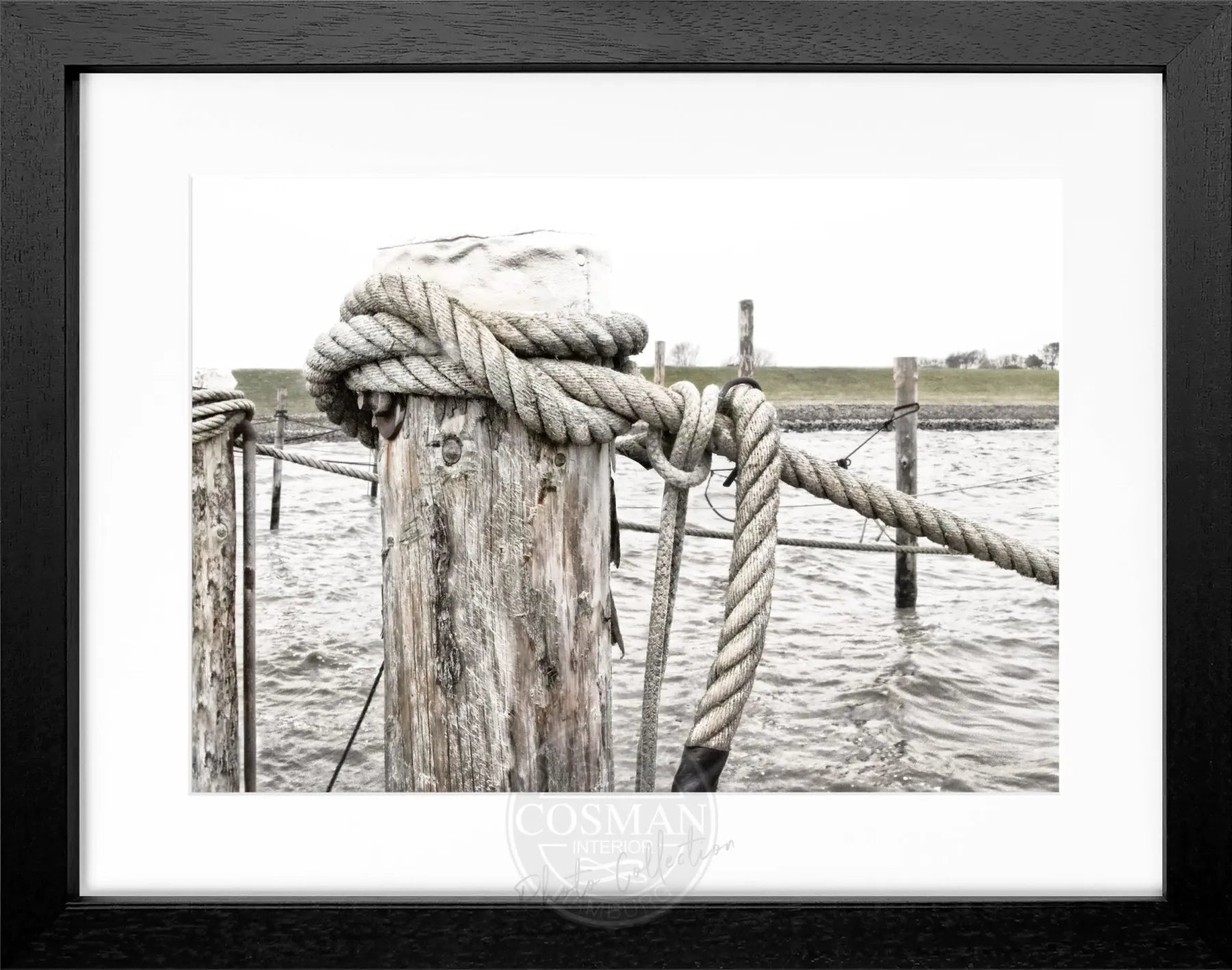 Schwarz-weiß Poster mit Rahmen 'Poller' Sylt von Cosman-Photocollection, 31x25cm, maritimes Motiv, stilvolle Wanddekoration