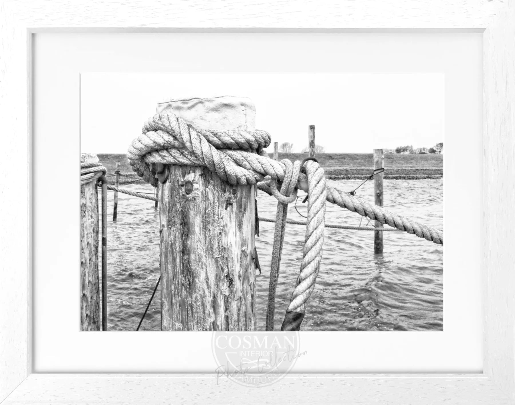 Schwarz-weiß Poster mit Rahmen 'Poller' Sylt SY67 von Cosman-Photocollection, 31x25cm, Küstenmotiv