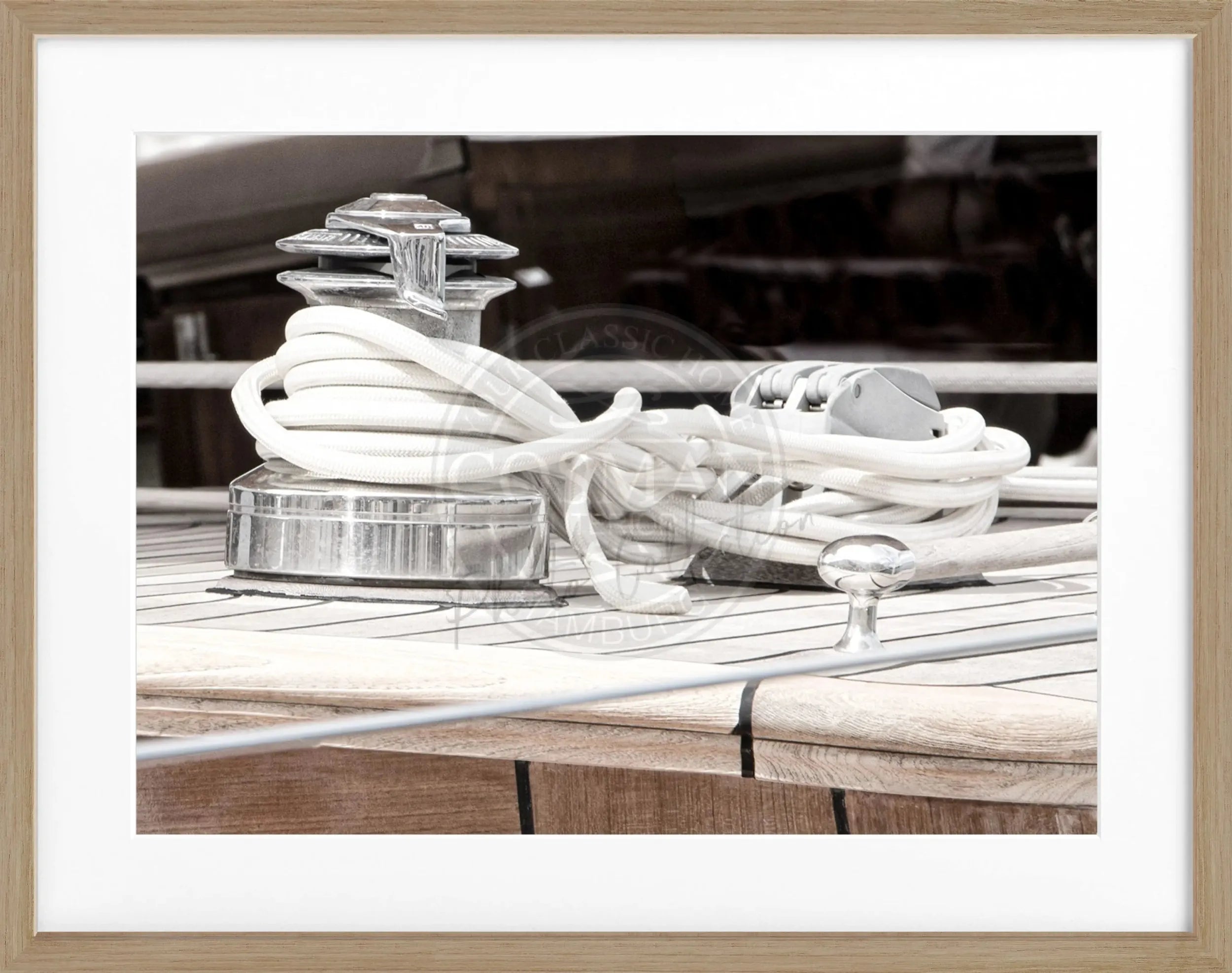Schwarz-weiß Poster mit Rahmen ‚Sailing‘ Saint Tropez von Cosman-Photocollection, 31x25 cm, maritime Segelmotivation.