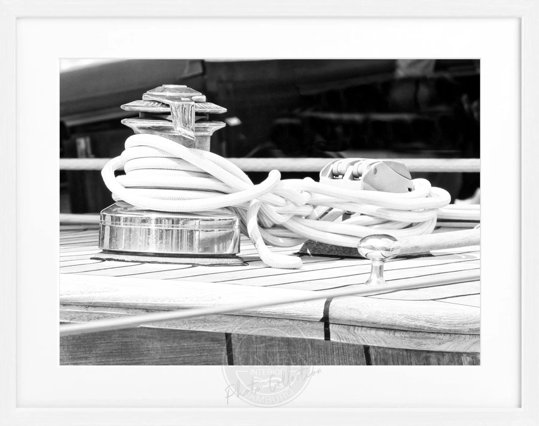 Schwarz-weiß Poster mit Rahmen „Sailing“ von Cosman-Photocollection, Motiv von Saint Tropez, 31x25 cm, maritime Atmosphäre