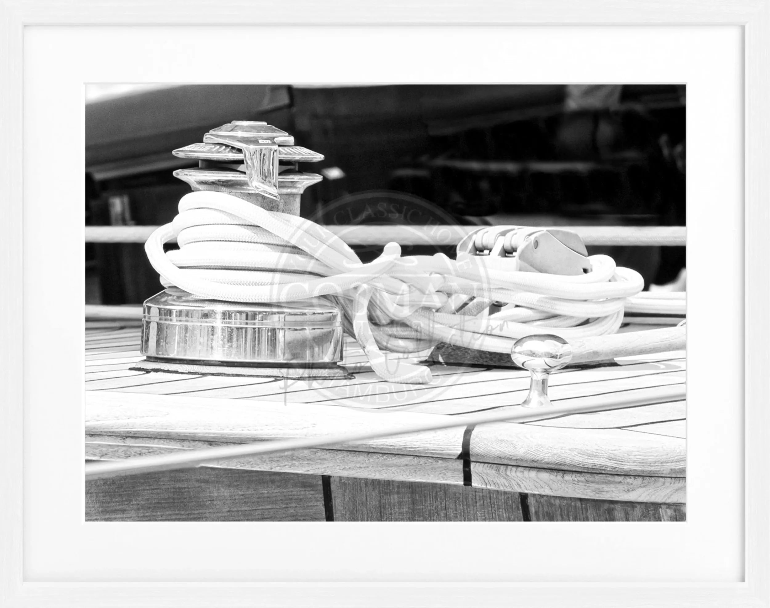 Schwarz-weiß Poster mit Rahmen „Sailing“ von Cosman-Photocollection, Motiv von Saint Tropez, 31x25 cm, maritime Atmosphäre