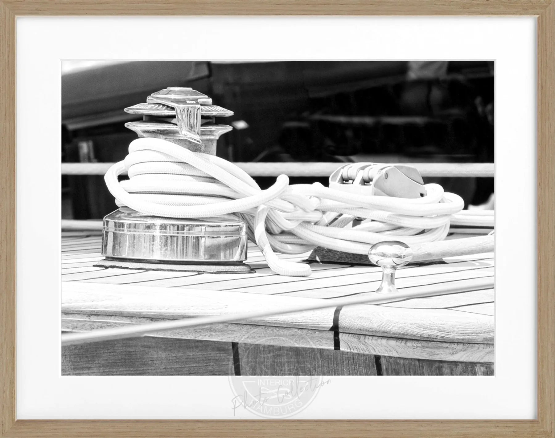 Schwarz-weiß Poster mit Rahmen ’Sailing’ Saint Tropez, 31x25cm, von Cosman-Photocollection, maritime Segelmotiv.