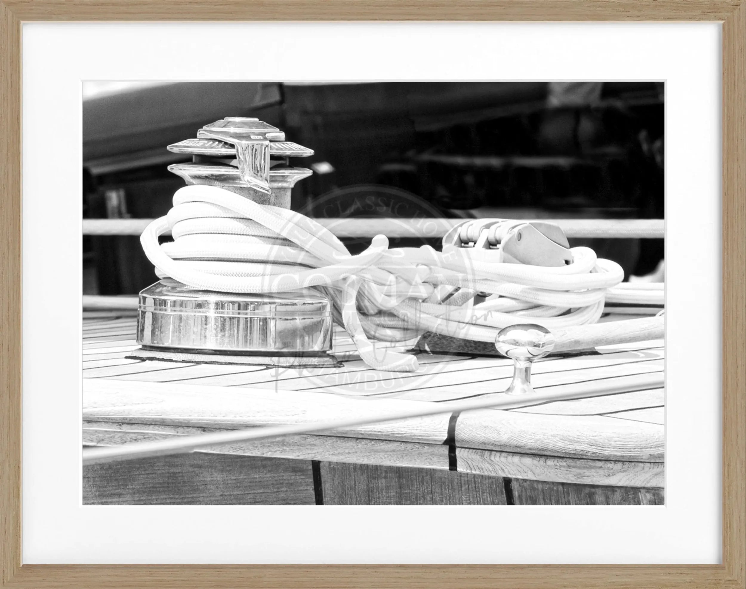 Schwarz-weiß Poster mit Rahmen ’Sailing’ Saint Tropez, 31x25cm, von Cosman-Photocollection, maritime Segelmotiv.