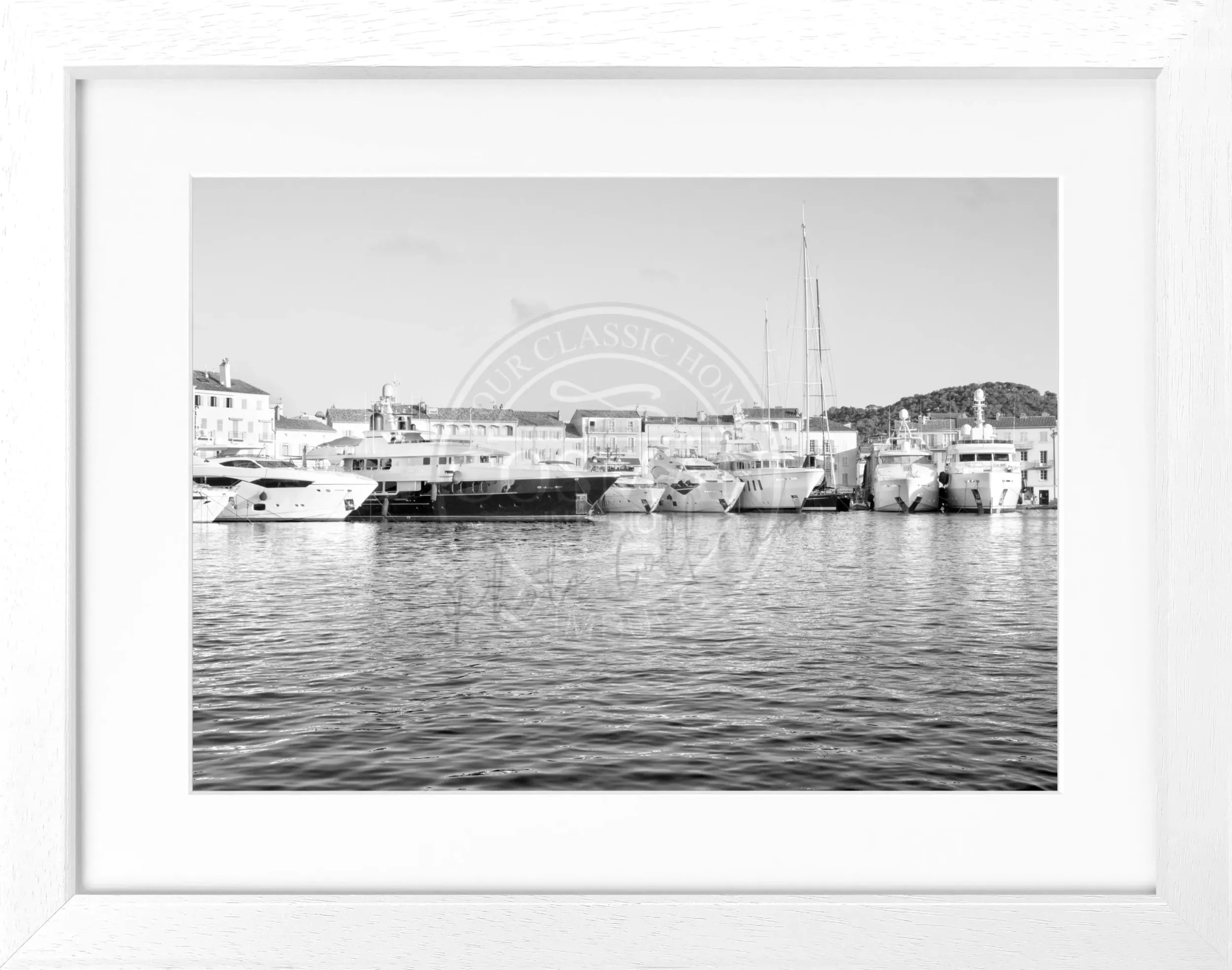 Schwarz-weiß Poster mit Rahmen von Cosman-Photocollection, zeigt den Hafen von Saint Tropez, 31x25cm, kunstvolles Stadtbild.
