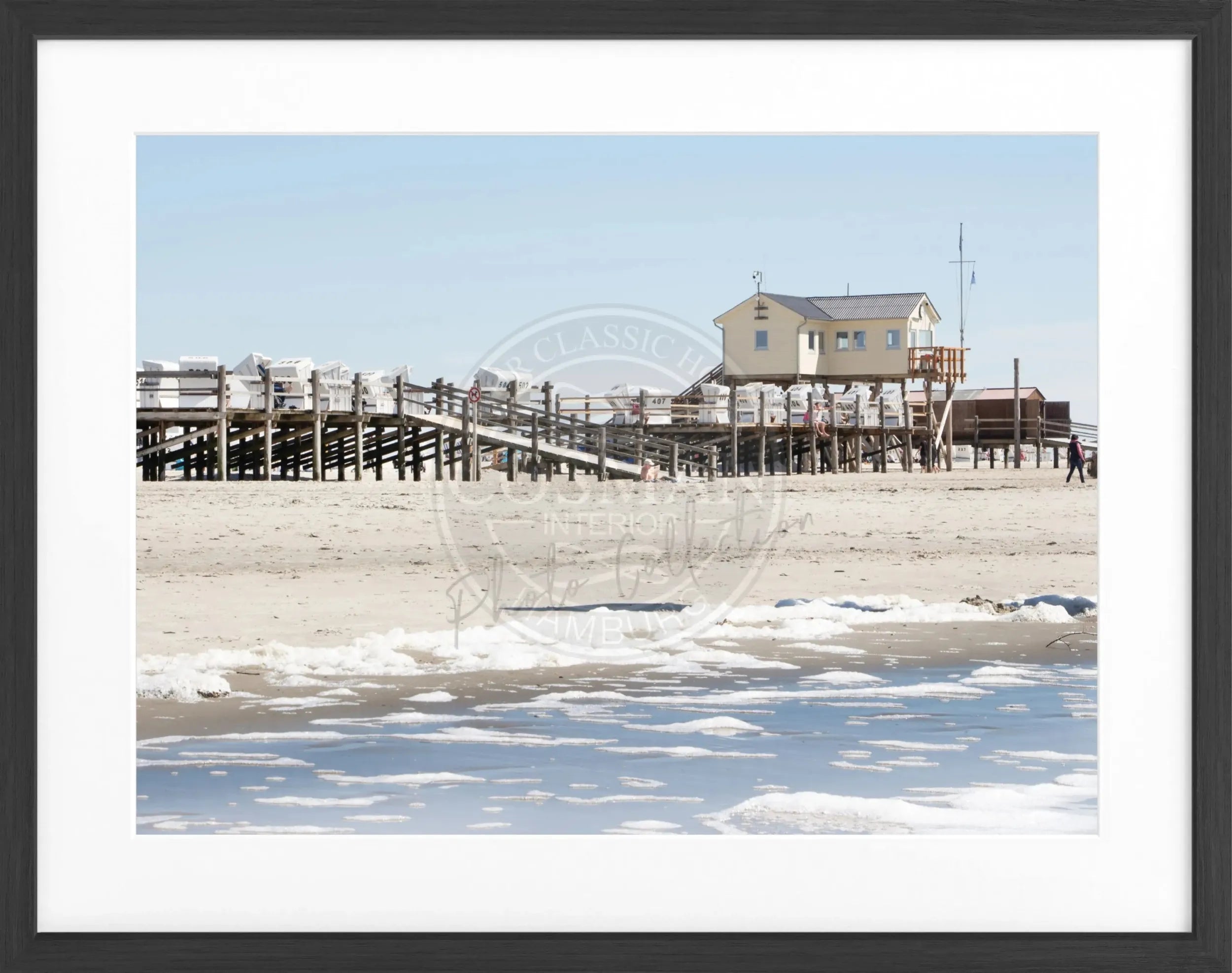 Schwarz-weiß Poster mit Rahmen von Cosman-Photocollection, Sankt Peter Ording Strand, 31x25cm, Motiv Beach, dekoratives Wandbild