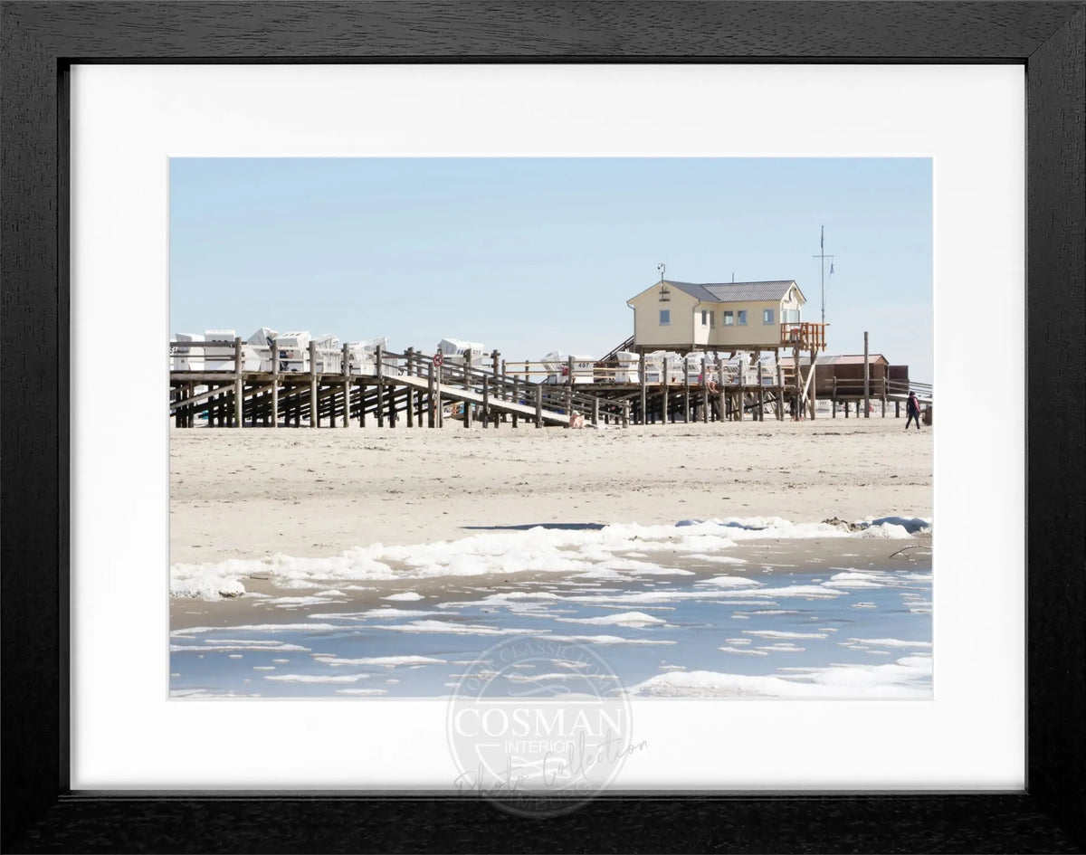 Schwarz-weiß Poster mit Rahmen, Sankt Peter Ording Beach Motiv, Cosman-Photocollection, 31cm x 25cm, Strandbild in natürlicher Szenerie