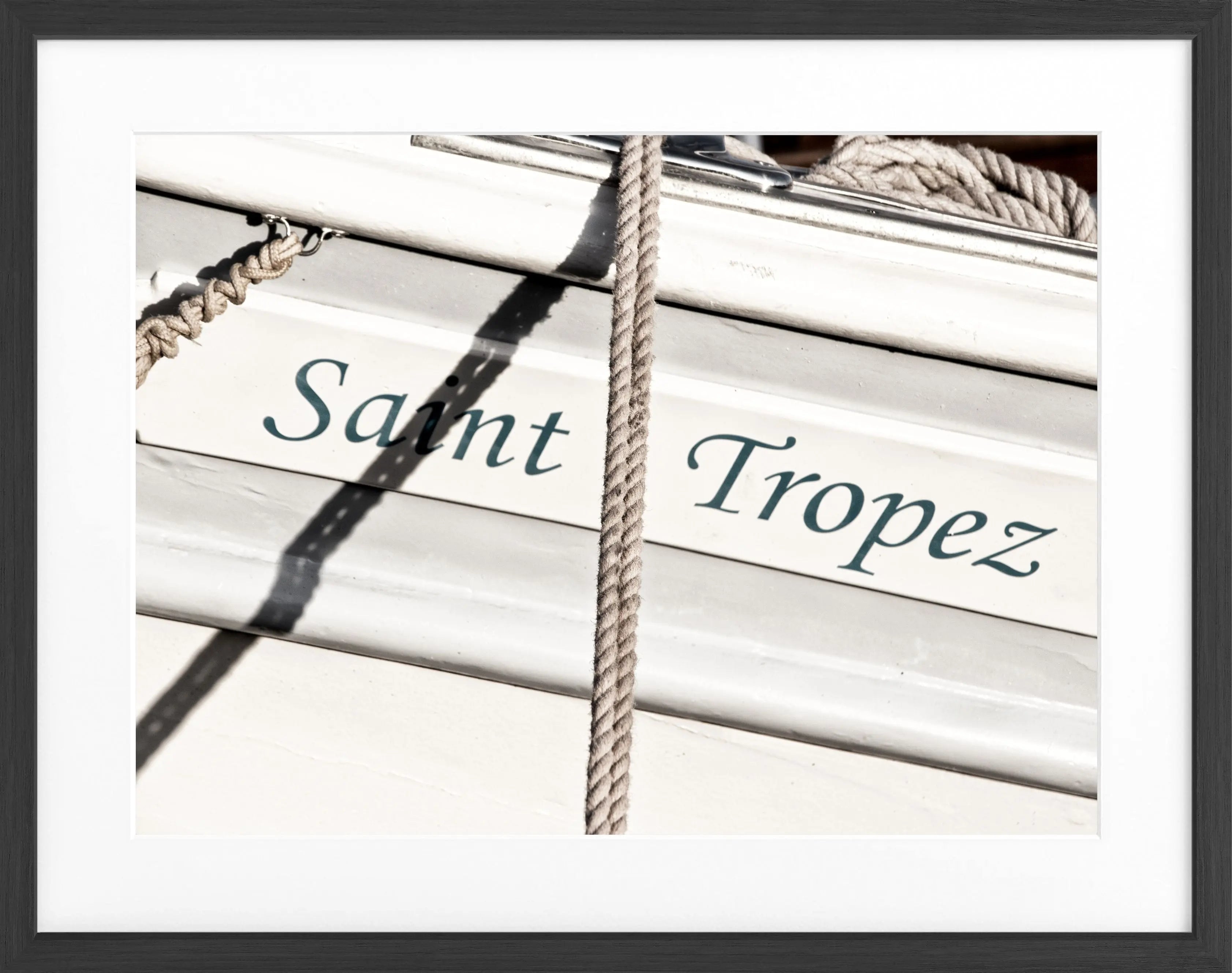 Schwarz-weiß Poster mit Rahmen von Cosman-Photocollection, Segelboot Motiv, Saint Tropez, 31x25 cm