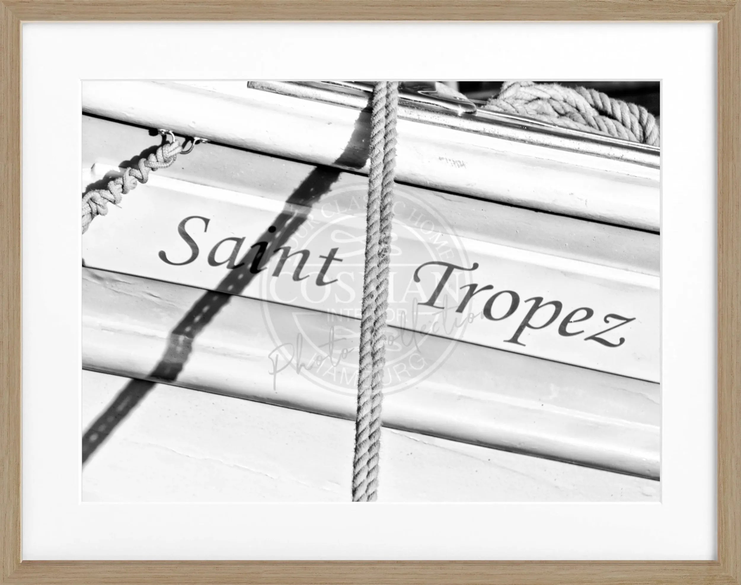 Schwarz-weiß Poster mit Rahmen, Segelboot in Saint Tropez, von Cosman-Photocollection, 31x25 cm, maritime Meeresmotivation