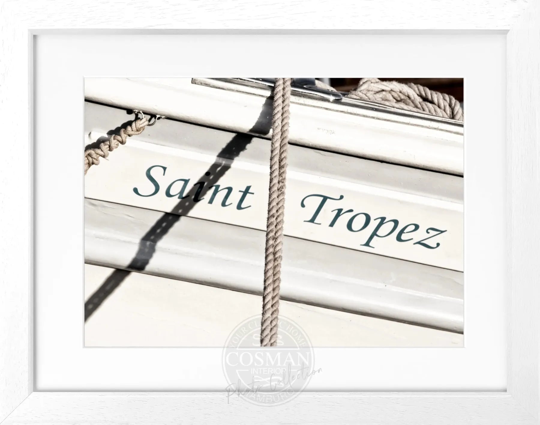 Schwarz-weiß Poster mit Rahmen, Segelboot in Saint Tropez, von Cosman-Photocollection, 31x25 cm, Kunstfotografie.