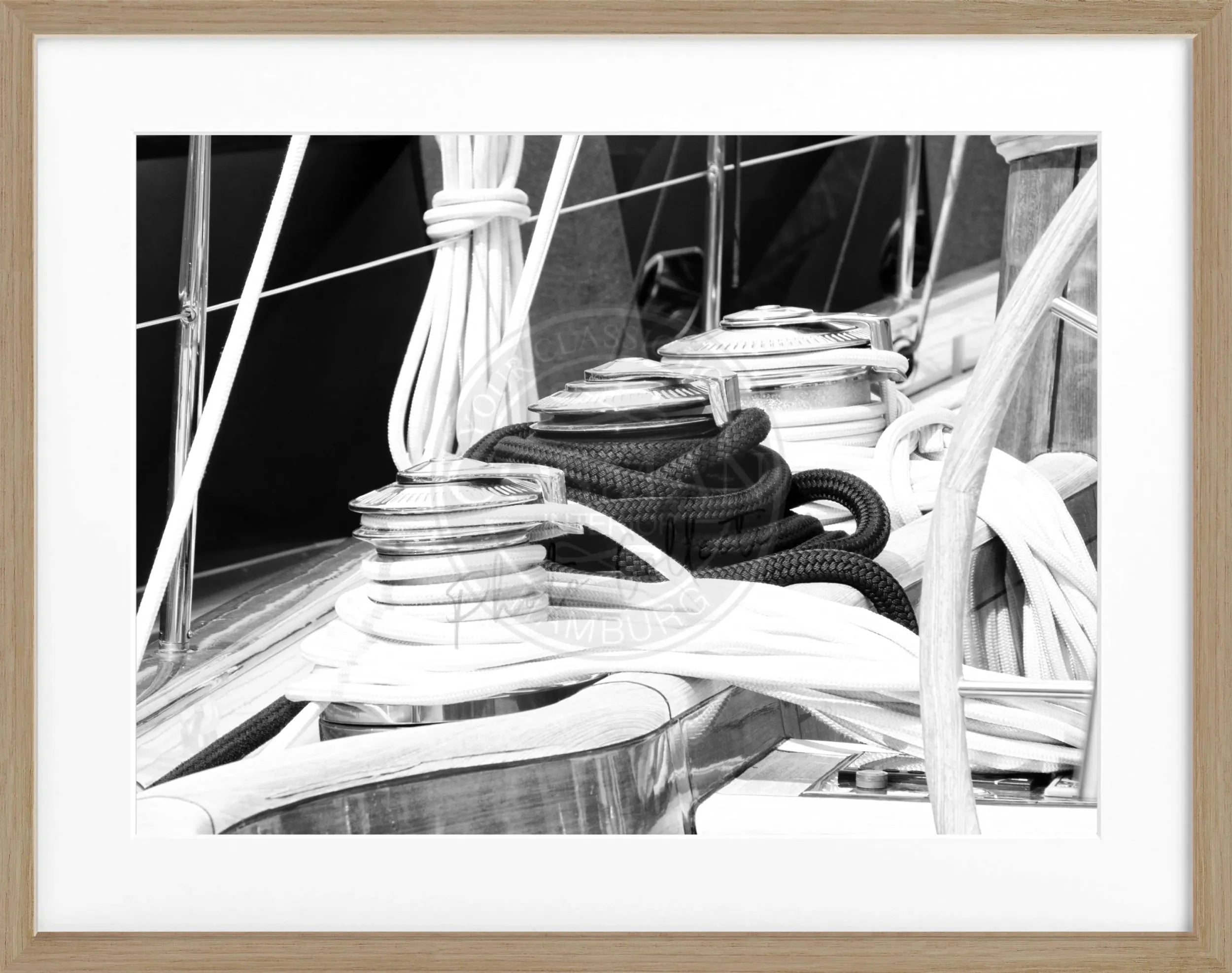 Schwarz-weiß Poster mit Rahmen von Cosman-Photocollection, Segelboot Motiv, Saint Tropez, 31x25cm.