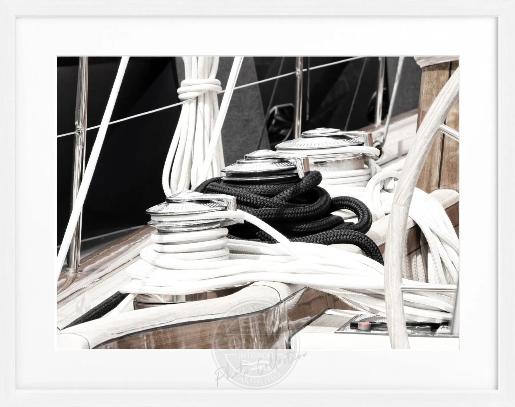 Schwarz-weiß Poster mit Rahmen, Segelboot in Saint Tropez, von Cosman-Photocollection, 31x25 cm, maritime Dekoration