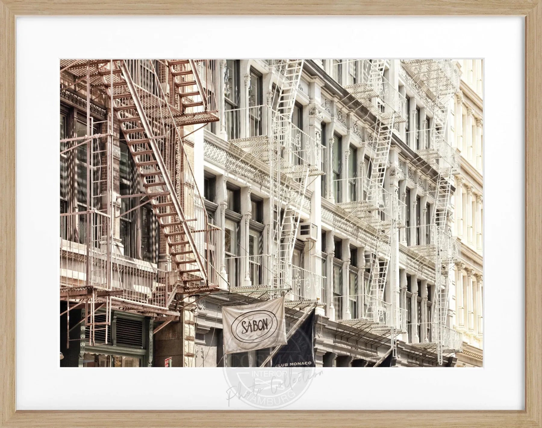 Schwarz-weiß Poster mit Rahmen „SOHO“ von Cosman-Photocollection, Stadtbild von New York, Maße 31x25 cm.