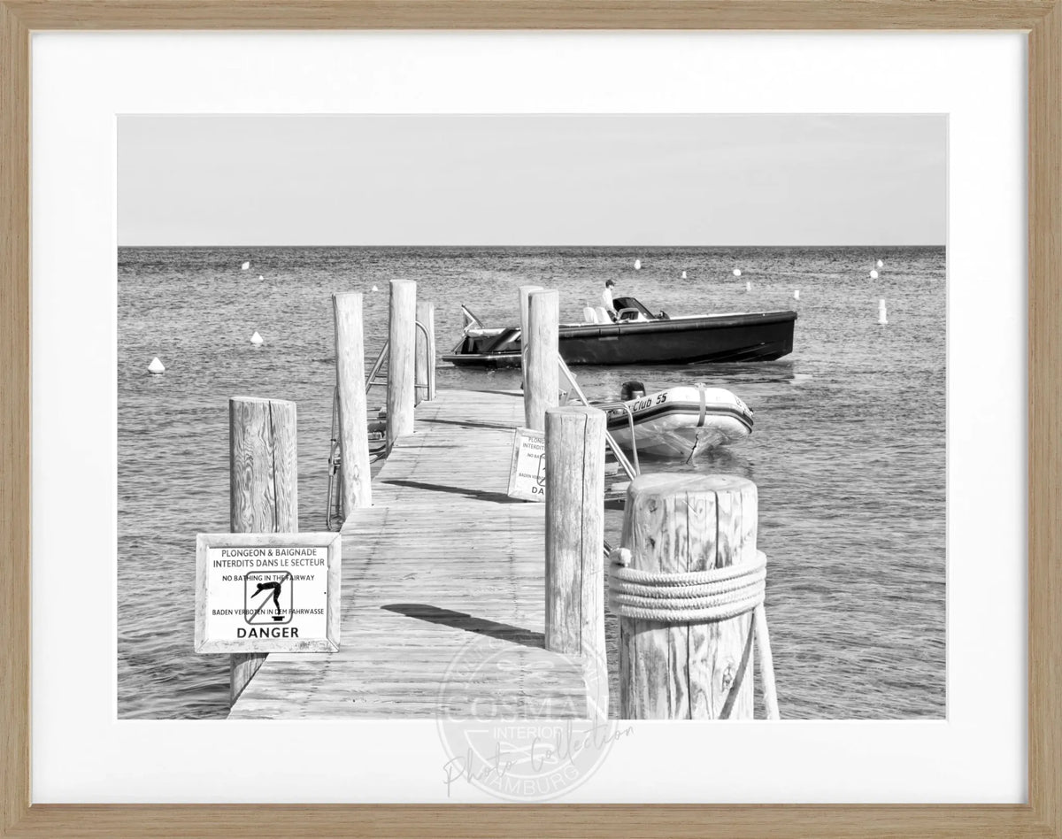 Schwarz-weiß Poster mit Rahmen ‘Steg Le Club 55’ Saint Tropez, von Cosman-Photocollection, 31x25 cm, dekoratives Wandbild