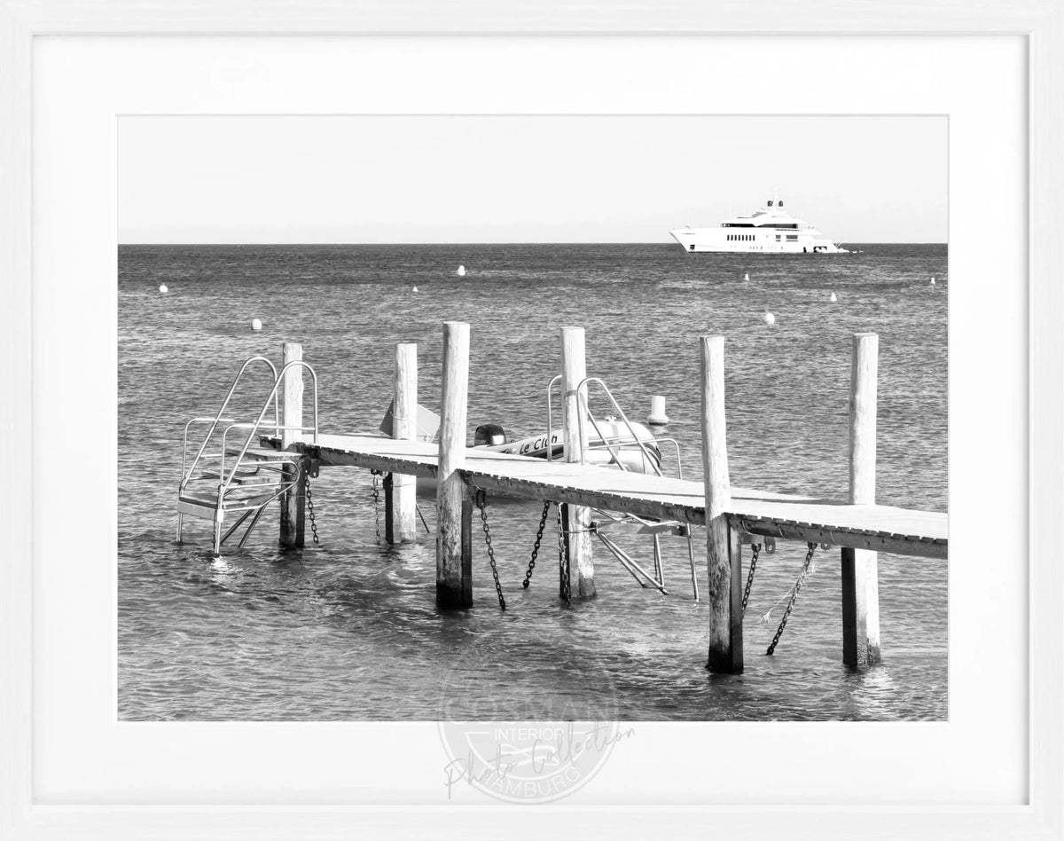 Schwarz-weiß Poster mit Rahmen ’Steg Le Club 55’ Saint Tropez von Cosman-Photocollection, 31x25 cm, stilvolle Wanddekoration