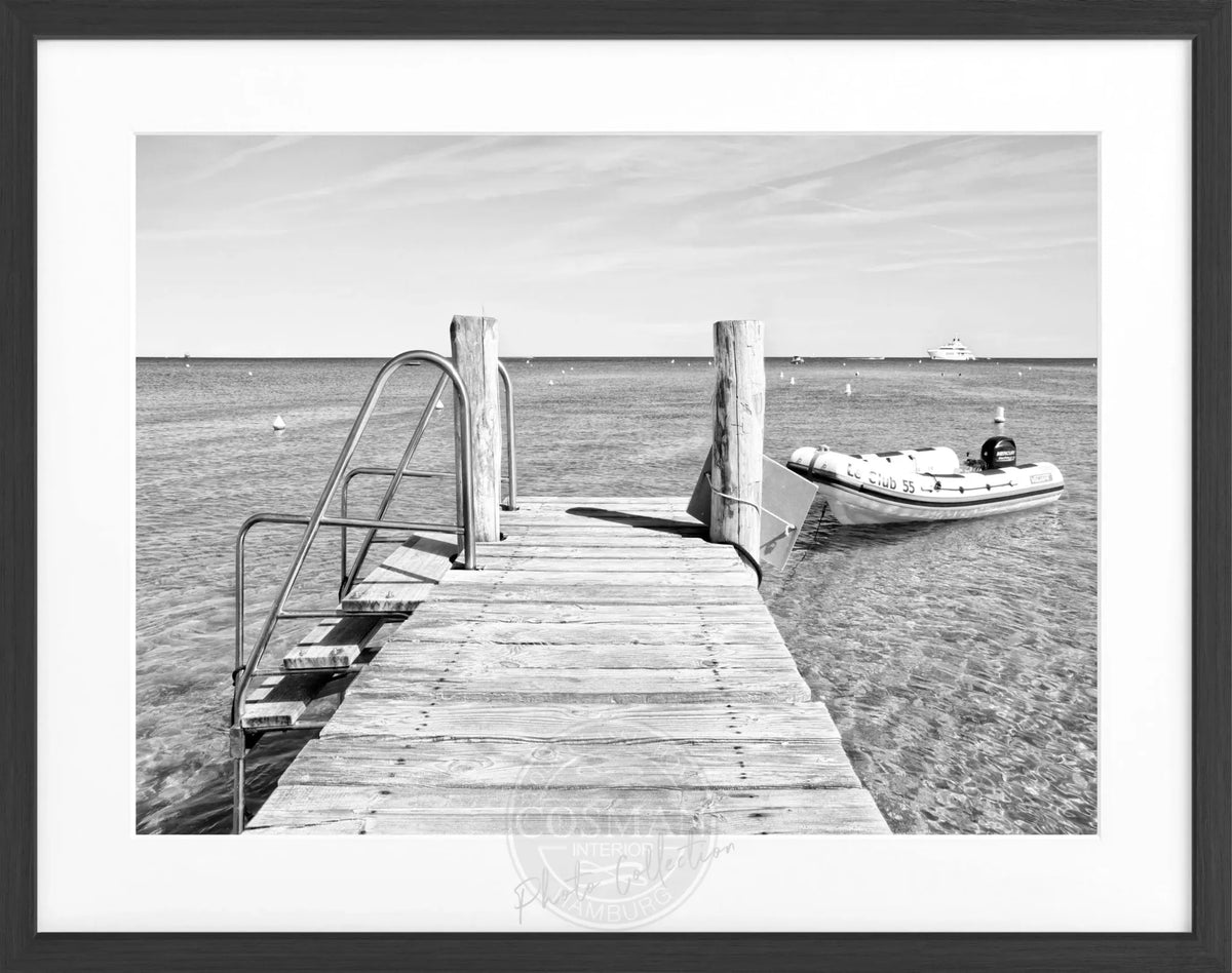 Schwarz-weiß Poster mit Rahmen ’Steg’ Saint Tropez ST23 von Cosman-Photocollection, 31x25 cm, modernes Wandbild
