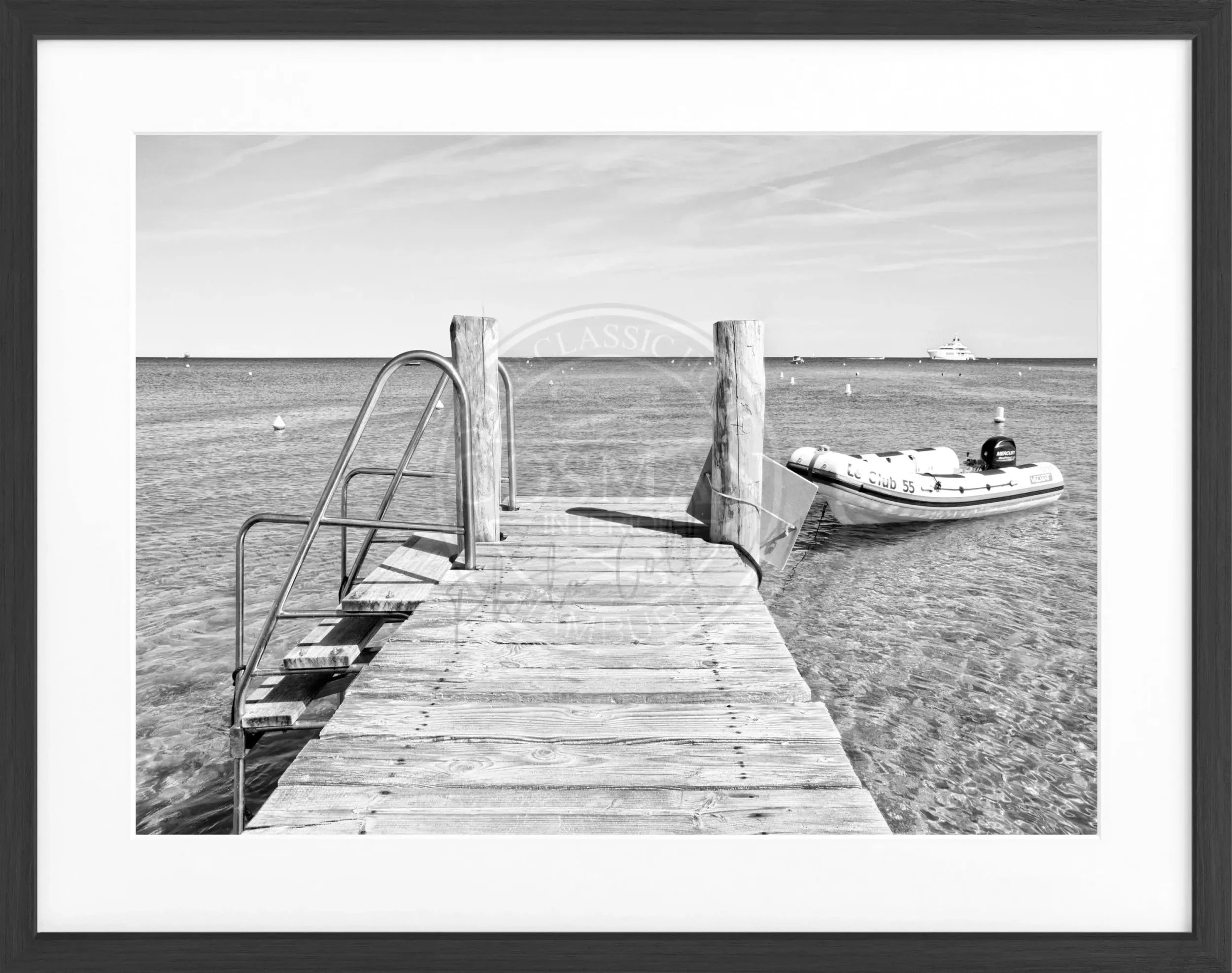Schwarz-weiß Poster mit Rahmen ’Steg’ Saint Tropez ST23 von Cosman-Photocollection, 31x25 cm, modernes Wandbild