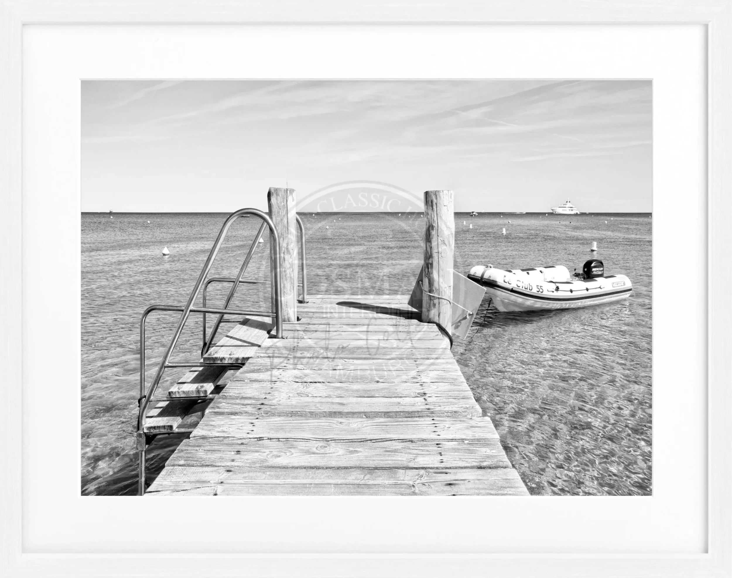 Schwarz-weiß Poster mit Rahmen ’Steg’ Saint Tropez ST23 von Cosman-Photocollection, 31x25 cm, modernes Wandbild
