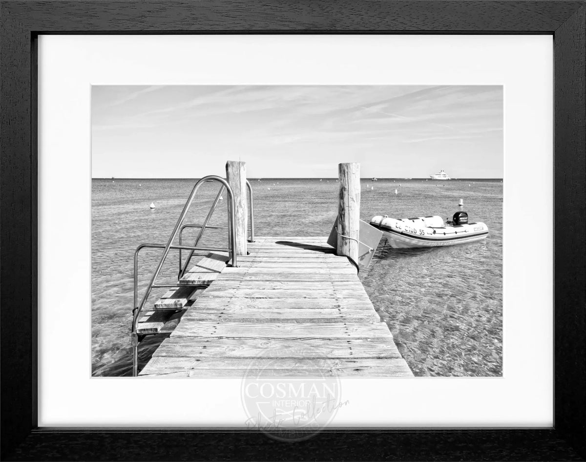 Schwarz-weiß Poster mit Rahmen ’Steg’ Saint Tropez ST23 von Cosman-Photocollection, 31x25 cm, Wanddekoration mit Meeresmotiv