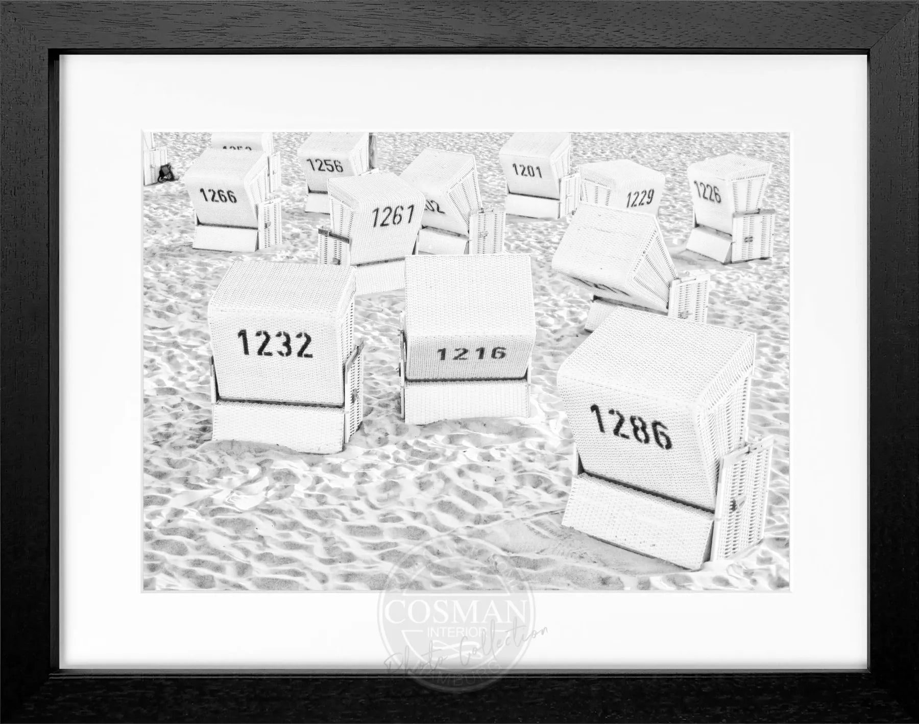 Schwarz-weiß Poster mit Rahmen, Strandkörbe auf Sylt, von Cosman-Photocollection, 31x25 cm, dekoratives Wandbild