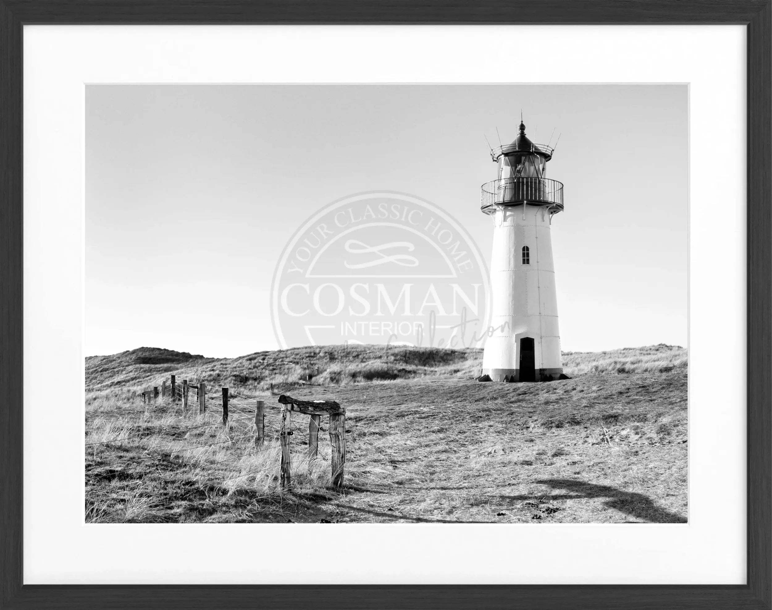 Schwarz-weiß Poster mit Rahmen, zeigt den Leuchtturm List auf Sylt, von Cosman-Photocollection, 31x25 cm.
