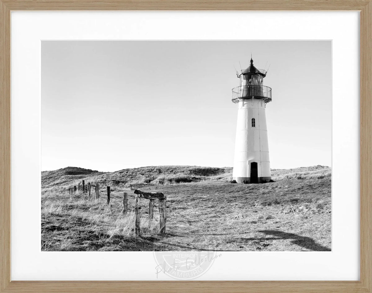 Schwarz-weiß Poster mit Rahmen, zeigt den Leuchtturm List auf Sylt, von Cosman-Photocollection, 31x25cm, Wanddekoration