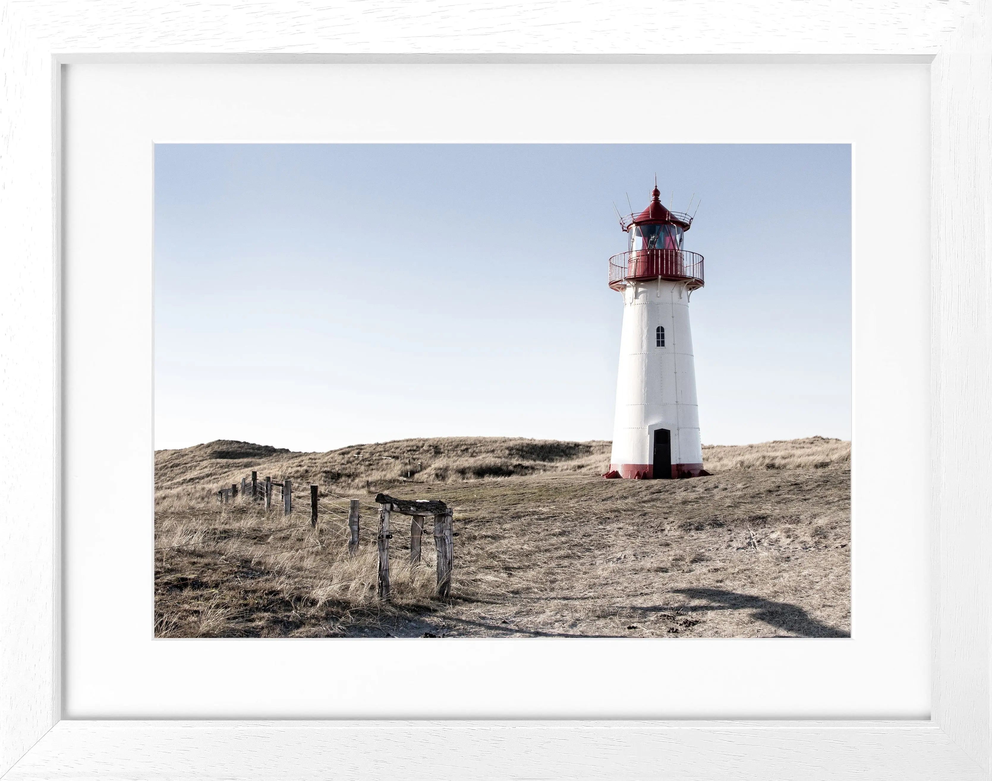 Schwarz-weiß Poster mit Rahmen von Cosman-Photocollection, Leuchtturm List auf Sylt, 31x25 cm, Wanddekoration
