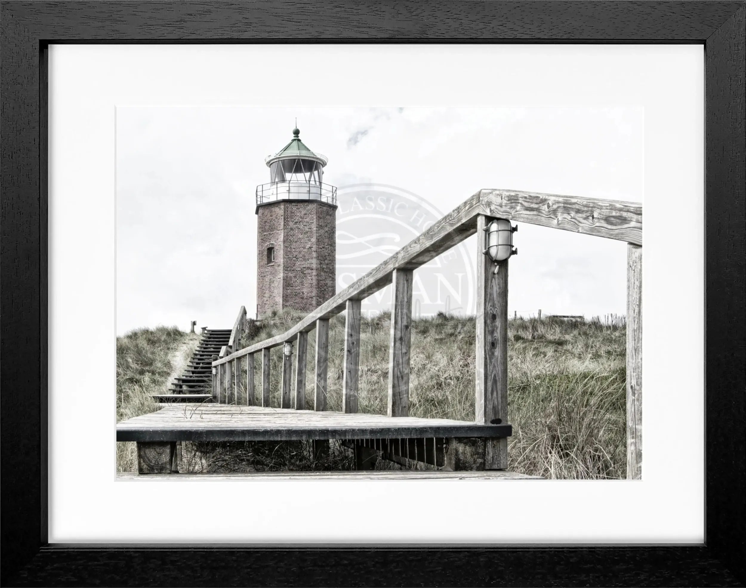 Schwarz-weiß Poster mit Rahmen, Sylt Leuchtturm ’Rotes Kliff’, von Cosman-Photocollection, 31x25 cm, Wanddekoration