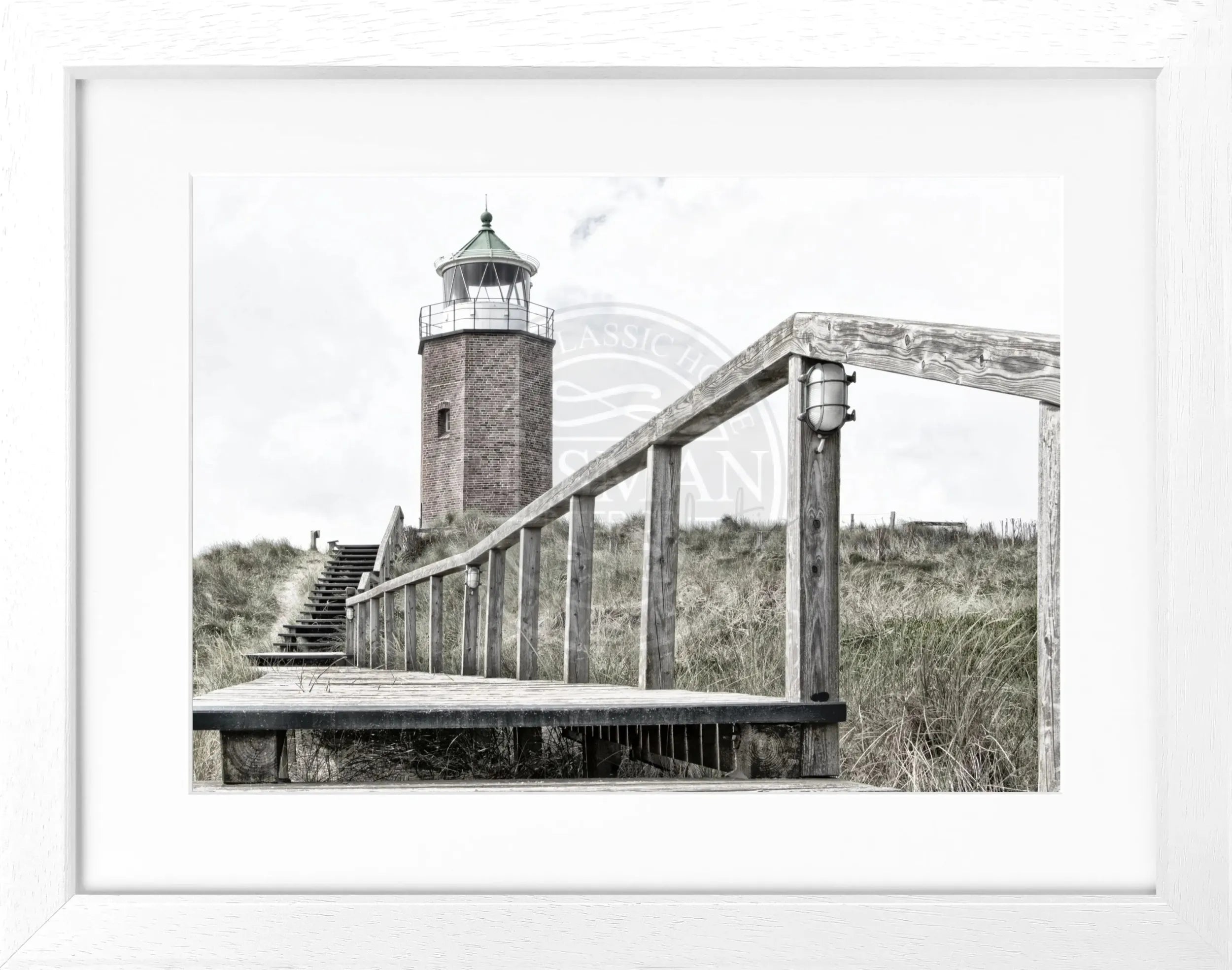 Schwarz-weiß Poster mit Rahmen von Sylt, zeigt den Leuchtturm Rotes Kliff, im Format 31x25cm, von Cosman-Photocollection.