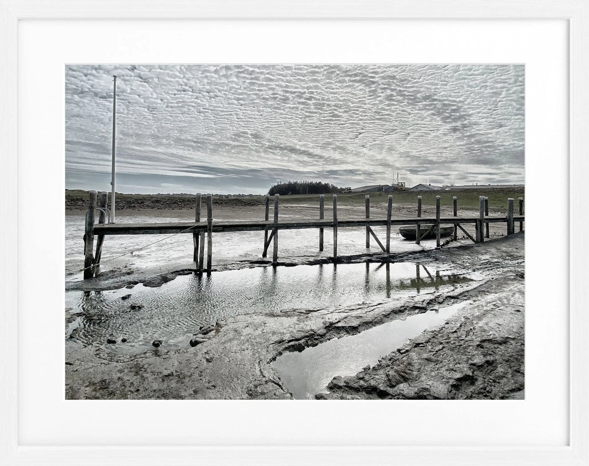 Schwarz-weiß Poster mit Rahmen von Sylt Rantum Hafen, 31x25cm, von Cosman-Photocollection, maritime Hafenansicht