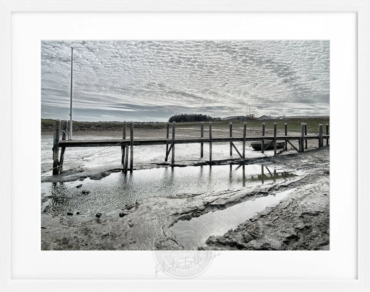 Schwarz-weiß Poster mit Rahmen von Sylt Rantum Hafen, 31x25cm, von Cosman-Photocollection, maritime Hafenansicht