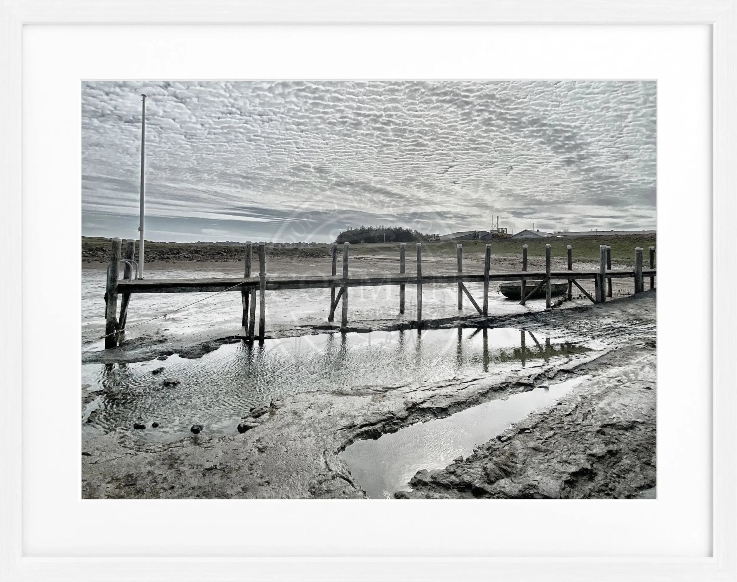 Schwarz-weiß Poster mit Rahmen von Sylt Rantum Hafen, 31x25cm, von Cosman-Photocollection, maritime Hafenansicht