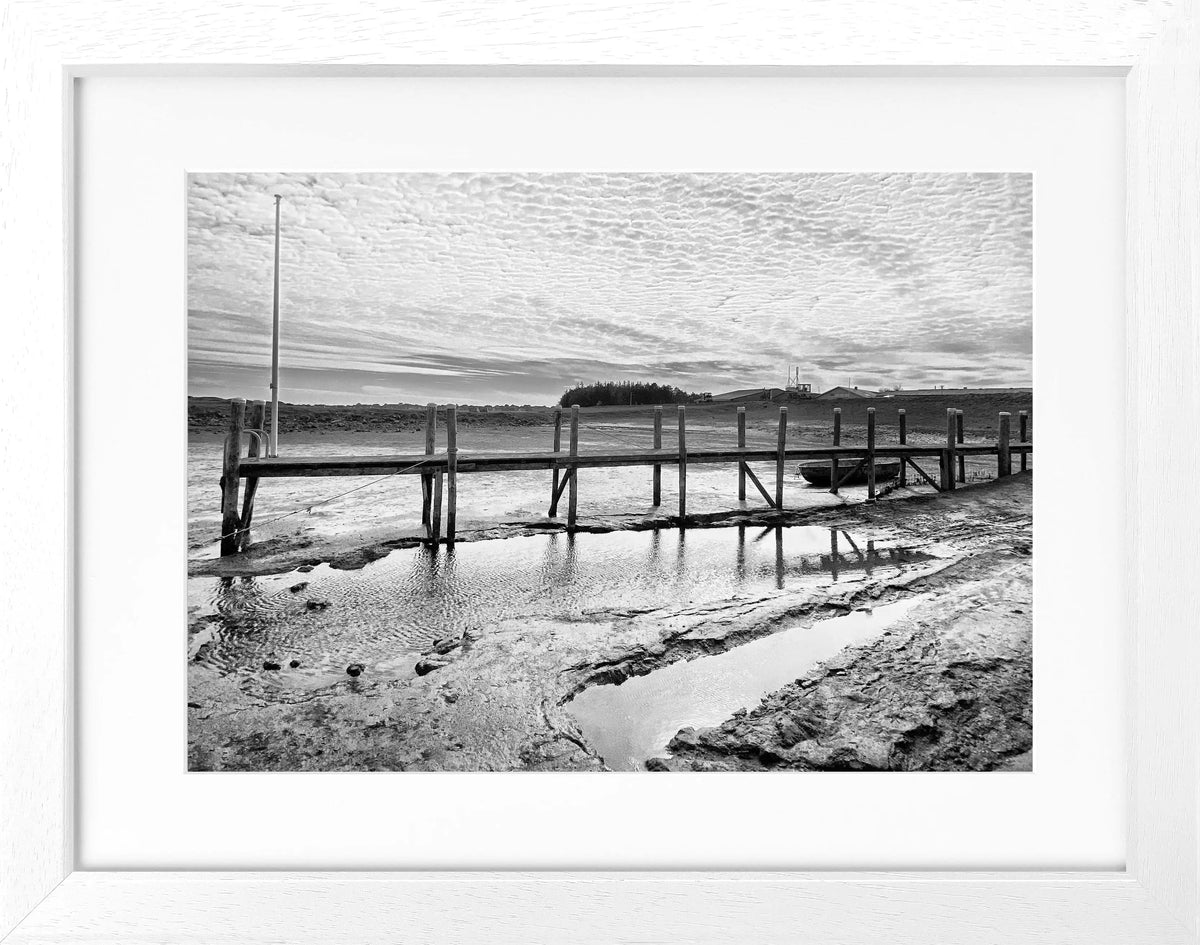 Schwarz-weiß Poster mit Rahmen von Cosman-Photocollection, Hamburg-Sylt Rantum Hafen, 31x25 cm, maritime Meereslandschaft