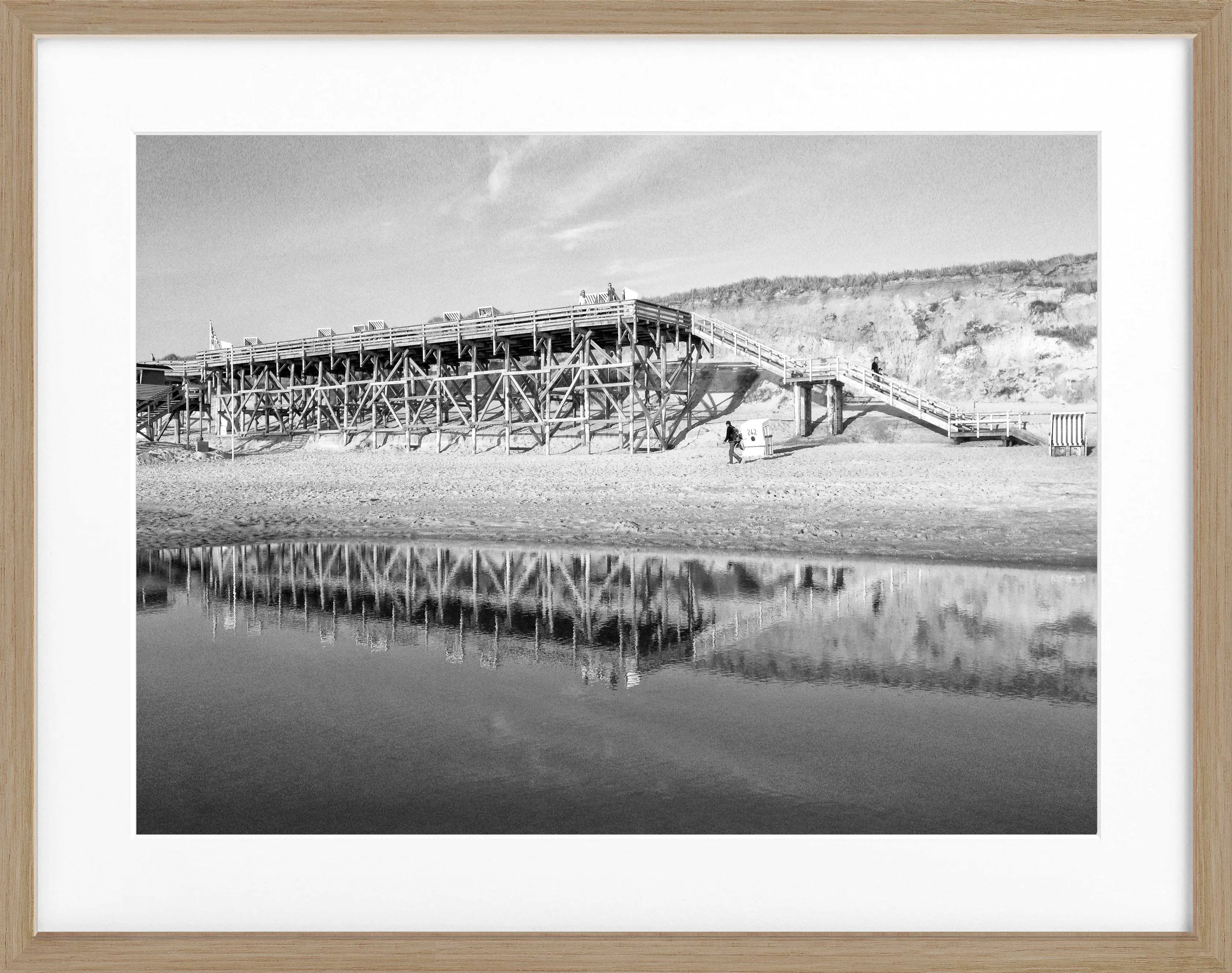 Schwarz-weiß Poster mit Rahmen von Sylt, Kampen Strand, von Cosman-Photocollection, 31x25 cm, Wanddekoration