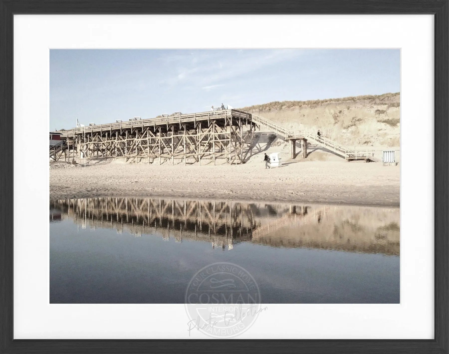 Schwarz-weiß Poster mit Rahmen, zeigt den Strand Kampen auf Sylt, von Cosman-Photocollection, 31x25 cm, dekoratives Wandbild
