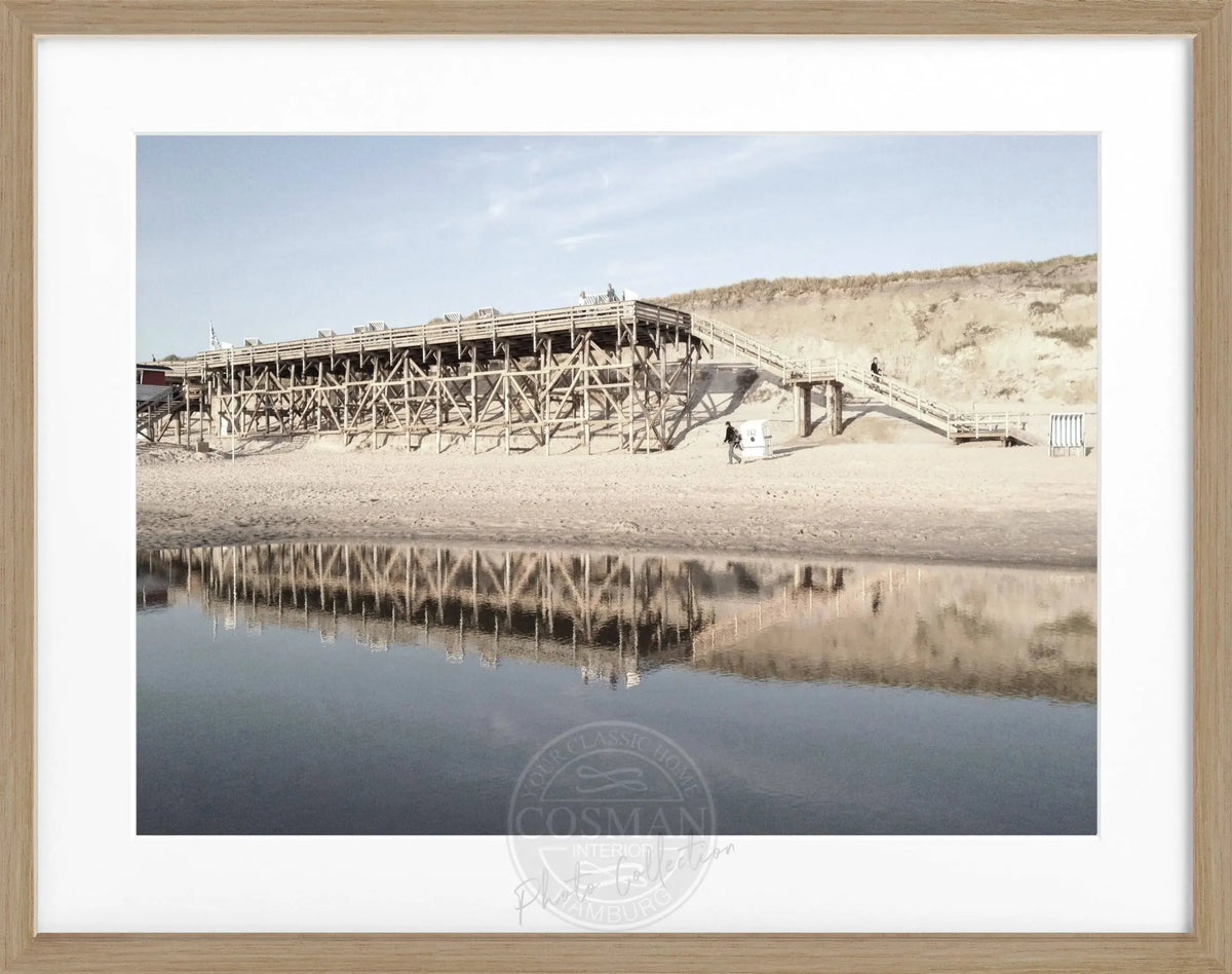 Schwarz-weiß Poster mit Rahmen von Sylt Kampen, 31x25 cm, von Cosman-Photocollection, zeigt Strandmotiv.