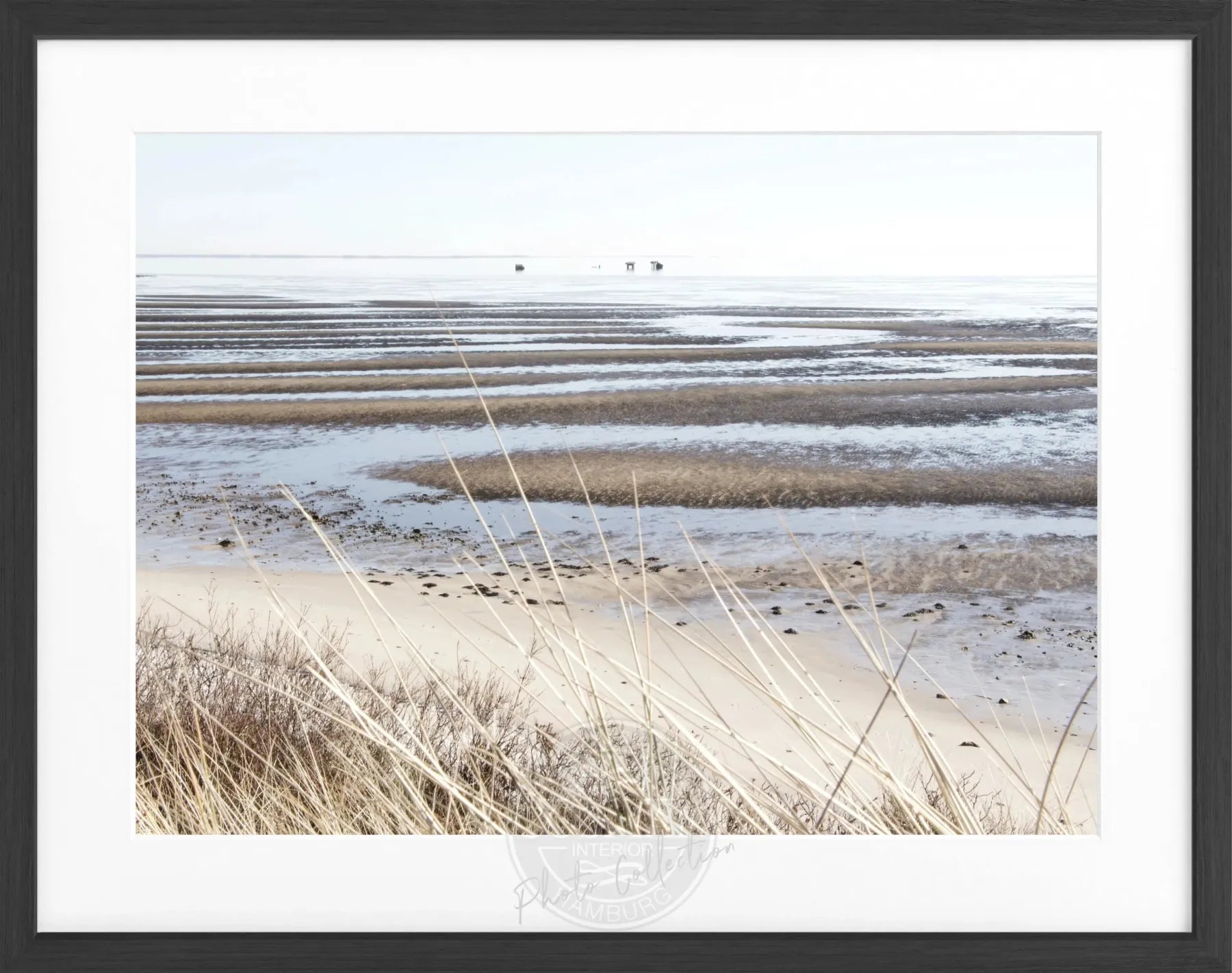 Schwarz-weiß Poster mit Rahmen von Cosman-Photocollection, Motiv vom Wattenmeer auf Sylt, 31x25 cm