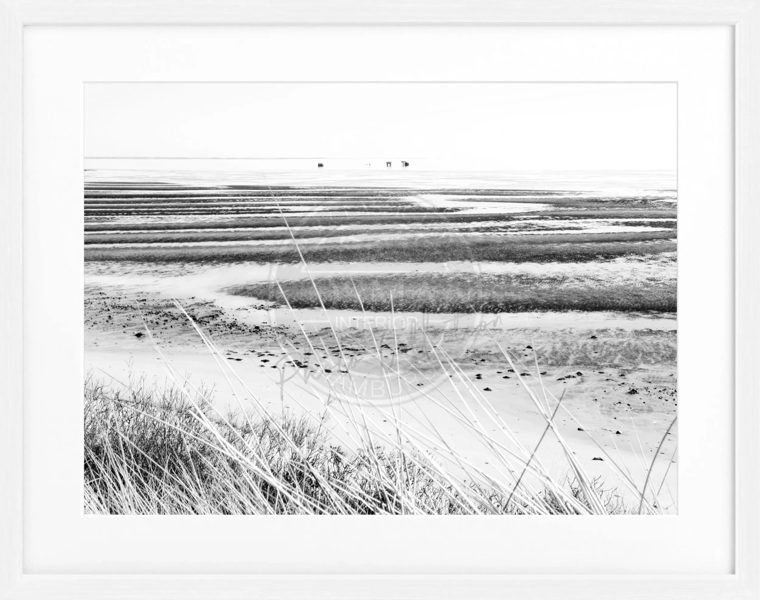 Schwarz-weiß Poster mit Rahmen von Cosman-Photocollection, Motiv Wattenmeer auf Sylt, 31x25 cm, stilvolle Wanddekoration