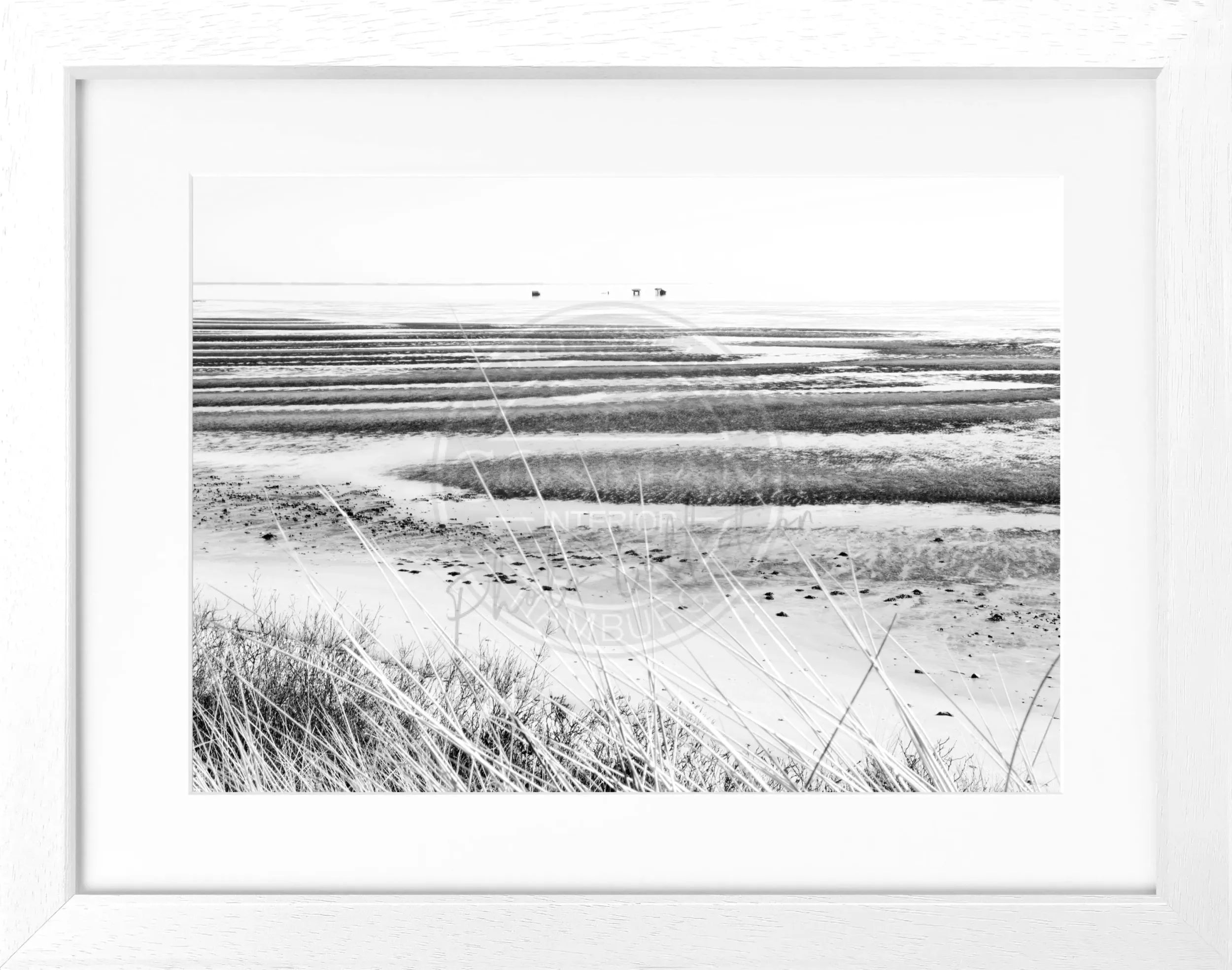 Schwarz-weiß Poster mit Rahmen von Cosman-Photocollection, Sylt Wattenmeer, Größe 31x25 cm, Meereslandschaft, Wanddekoration
