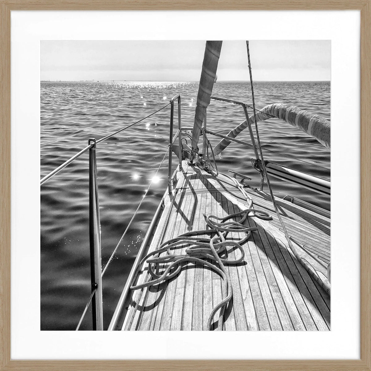 Schwarz-weiß Poster mit Rahmen, Segelboot-Motiv, 55x55cm, von Cosman-Photocollection, quadratisch, modernes Seefahrtsbild
