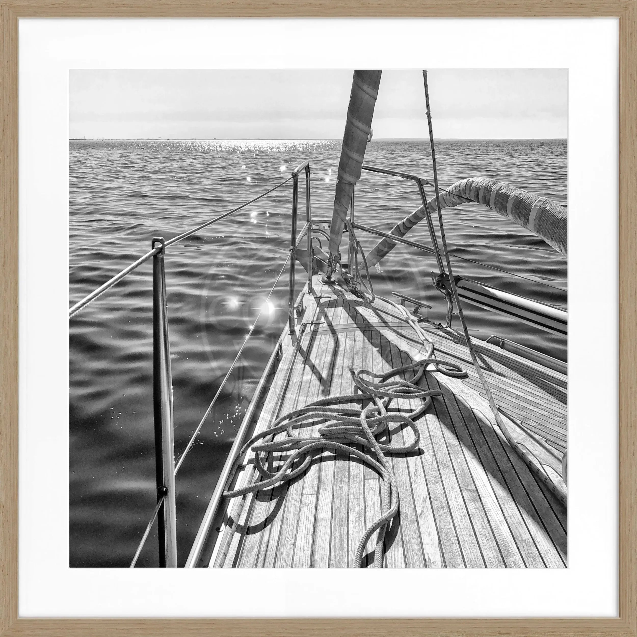Schwarz-weiß Poster mit Rahmen, Segelboot-Motiv, 55x55cm, von Cosman-Photocollection, quadratisch, modernes Seefahrtsbild