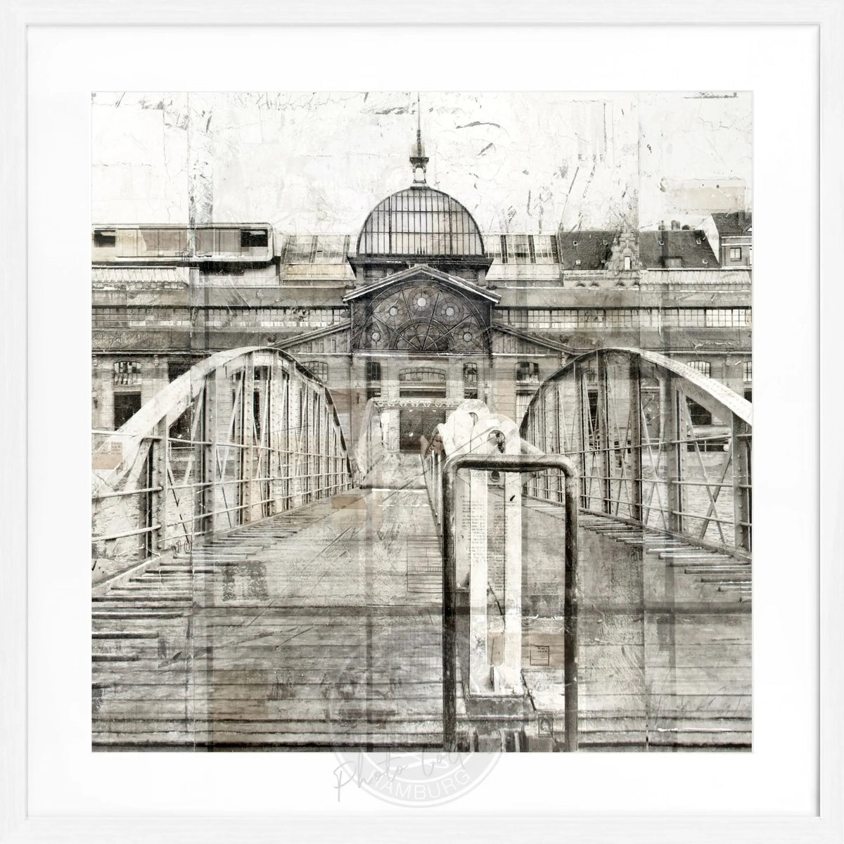 Schwarz-weißer Poster mit Rahmen von Cosman-Photocollection, Fischauktionshalle im Hamburger Hafen, quadratisch 55x55cm