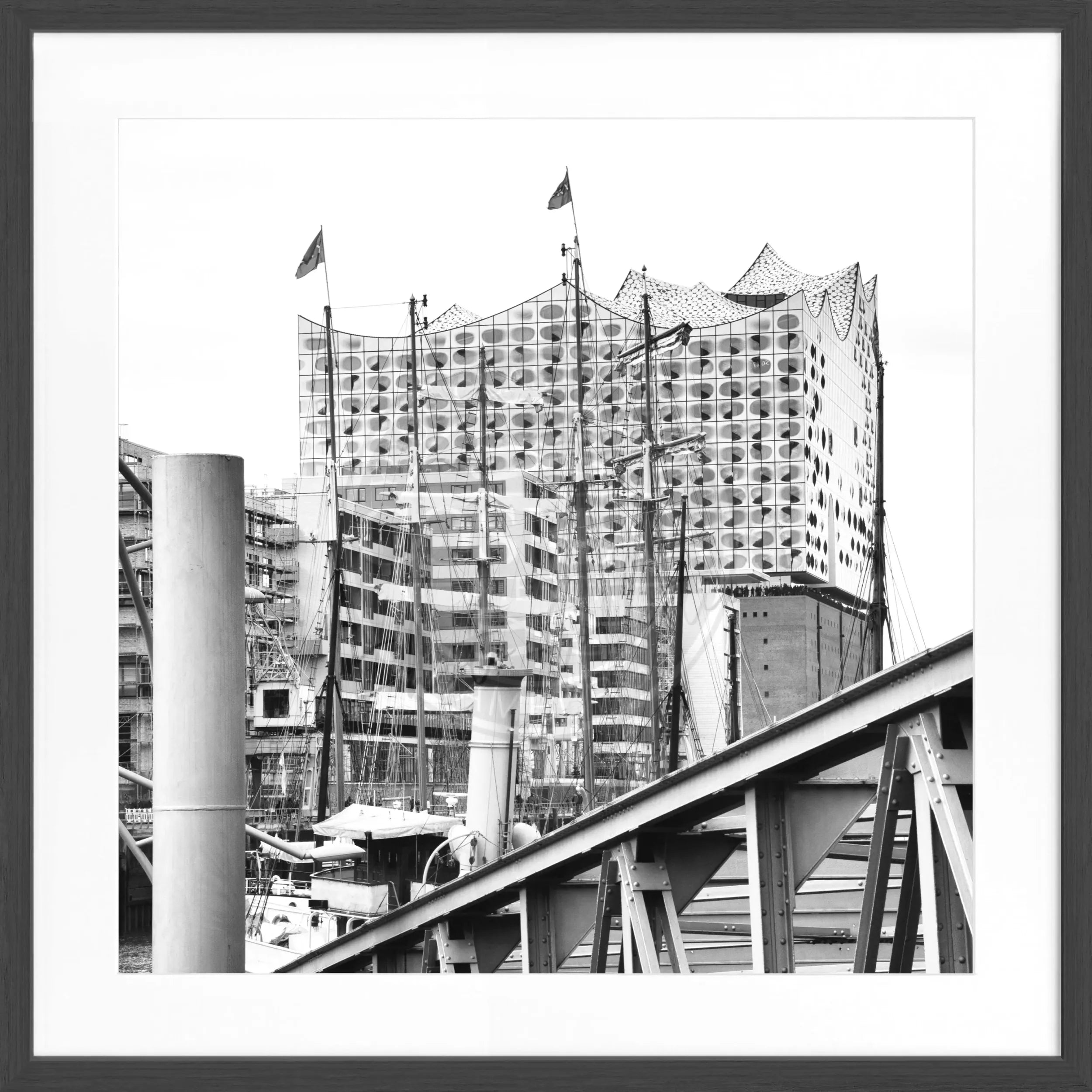 Schwarz-weißes Poster mit Rahmen von Cosman-Photocollection, Hamburg Elphi Ansicht im quadratischen Format, 55x55cm