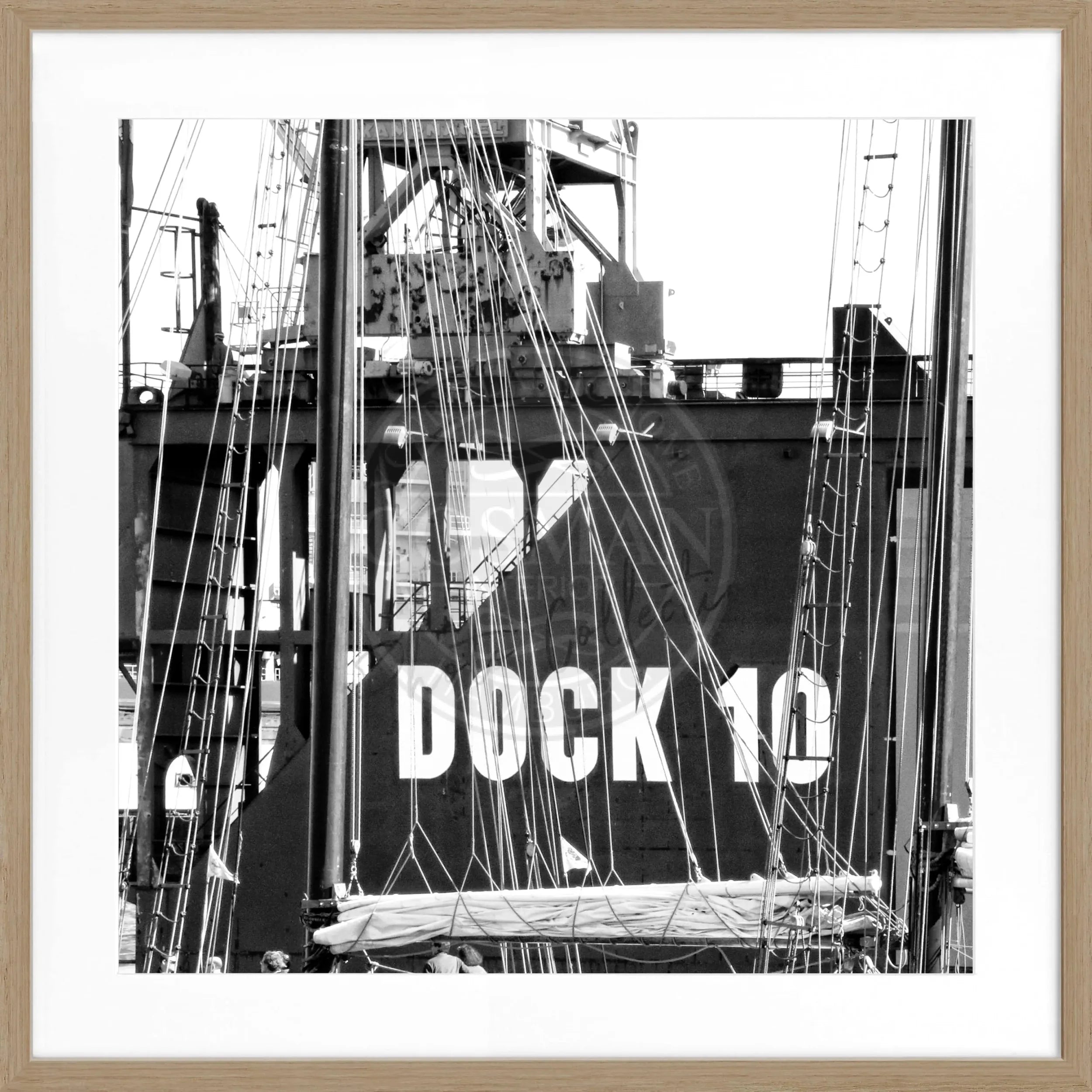Poster mit Rahmen Hamburg Hafen ’Dock 10’ HH11 by Cosman-Photocollection