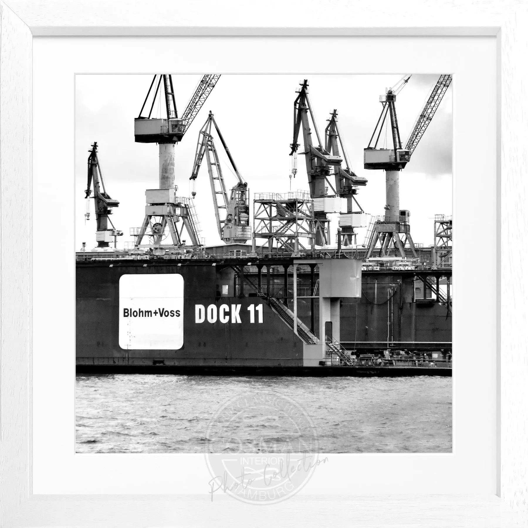 Schwarz-weiß Hamburg Hafen Poster mit Rahmen, quadratisch 55x55cm, von Cosman-Photocollection, Dock 11, HH09