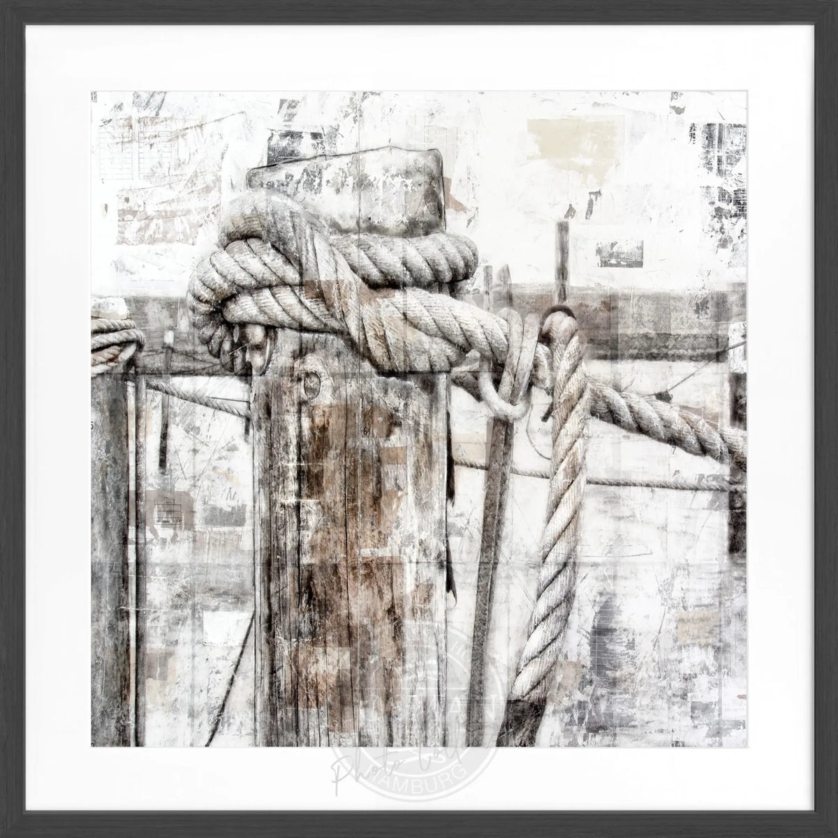 Schwarzweiß-Poster mit Rahmen ’Poller’ Sylt von Cosman-Photocollection, quadratisch 55x55cm, Wanddekoration
